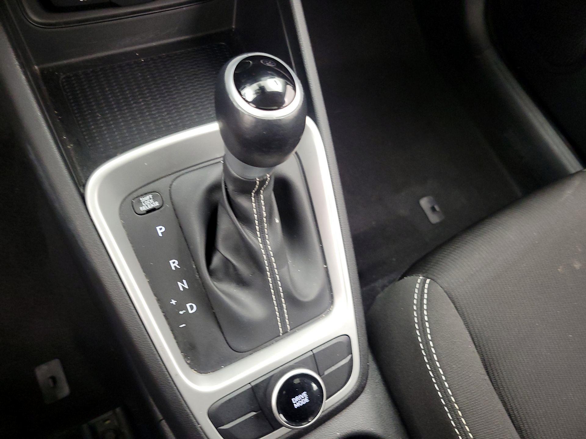 Thumbnail: 2023 Hyundai Venue - 17