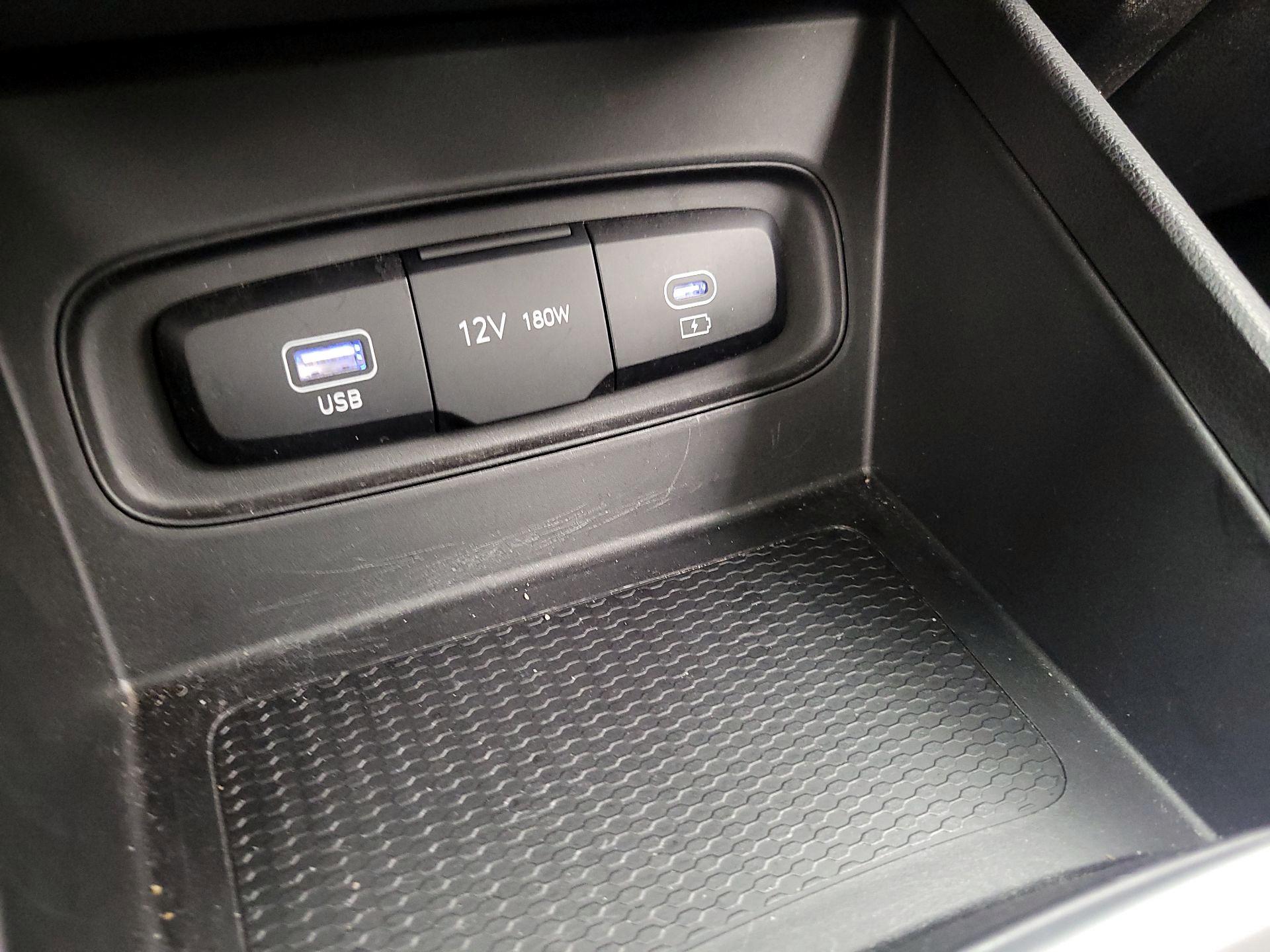 Thumbnail: 2023 Hyundai Venue - 18