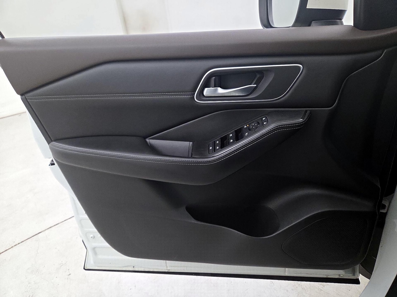 2021 Nissan Rogue SV - Photo 13