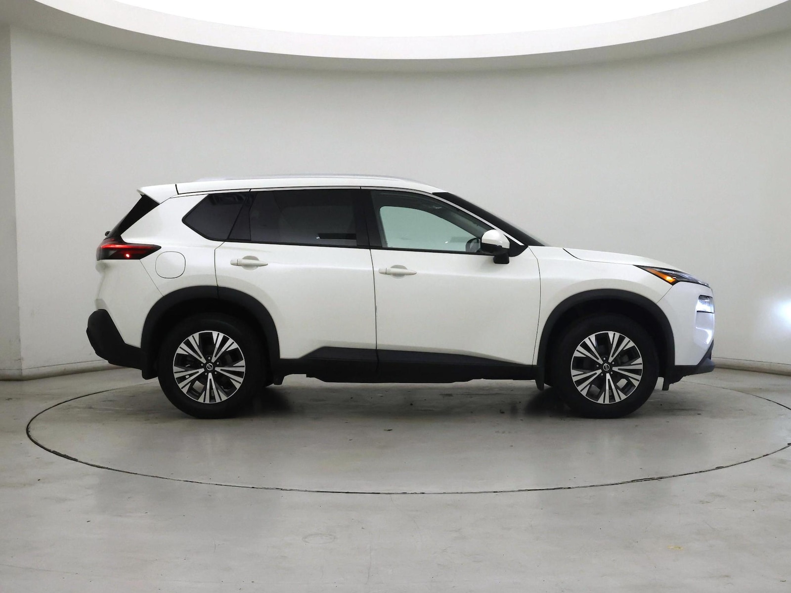 2021 Nissan Rogue SV - Photo 8