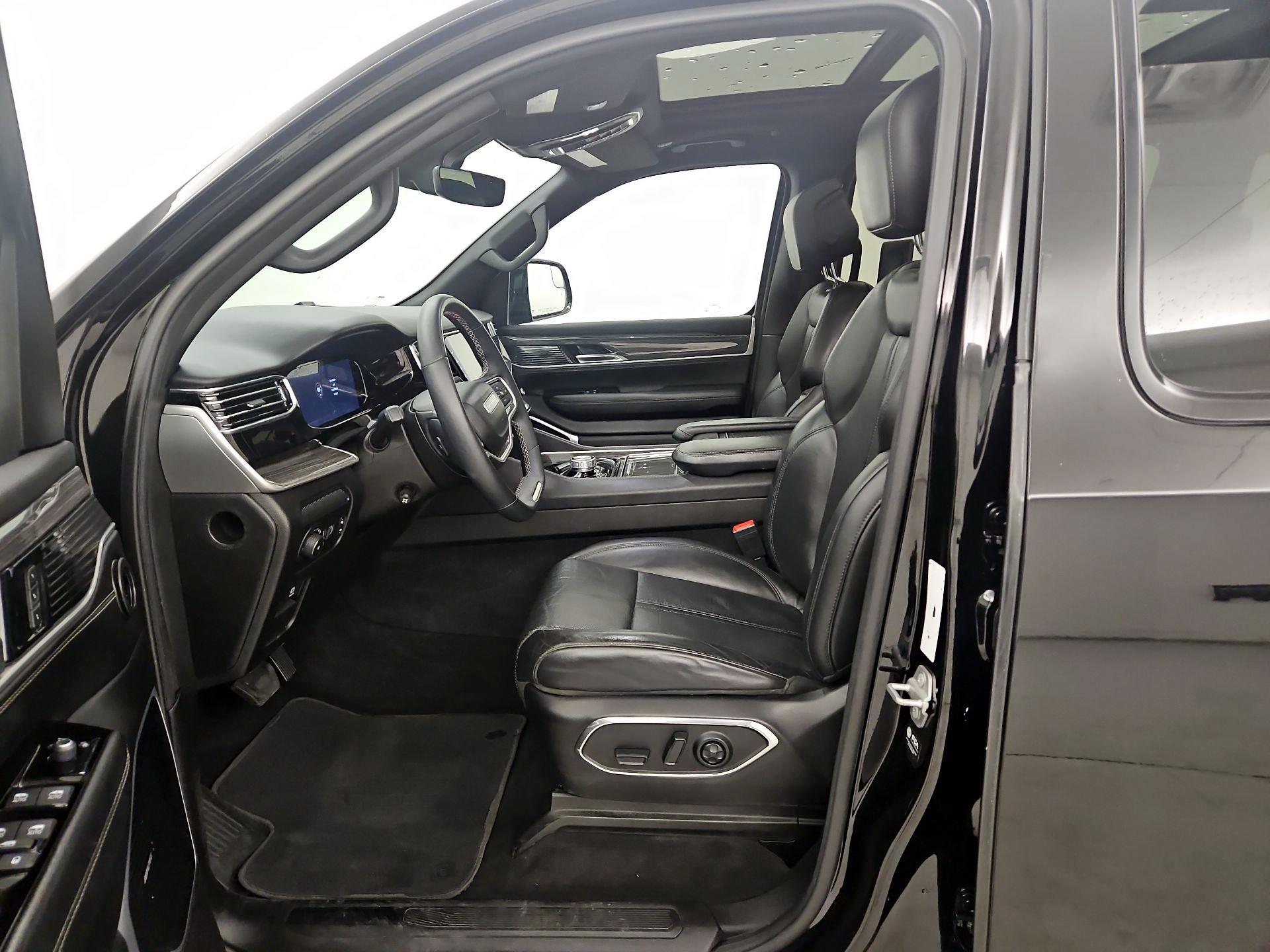 Thumbnail: 2022 Jeep Wagoneer - 11