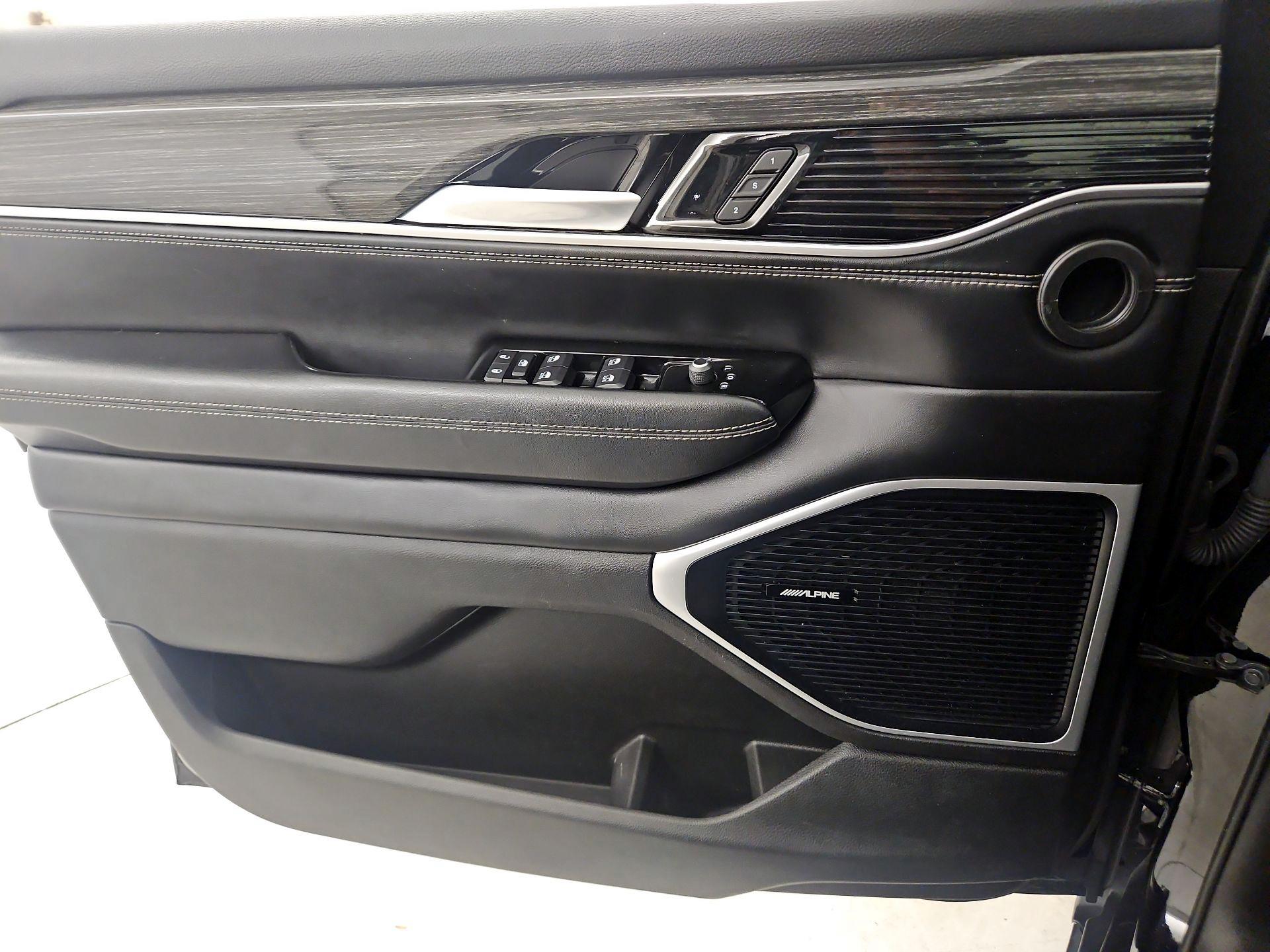 Thumbnail: 2022 Jeep Wagoneer - 12