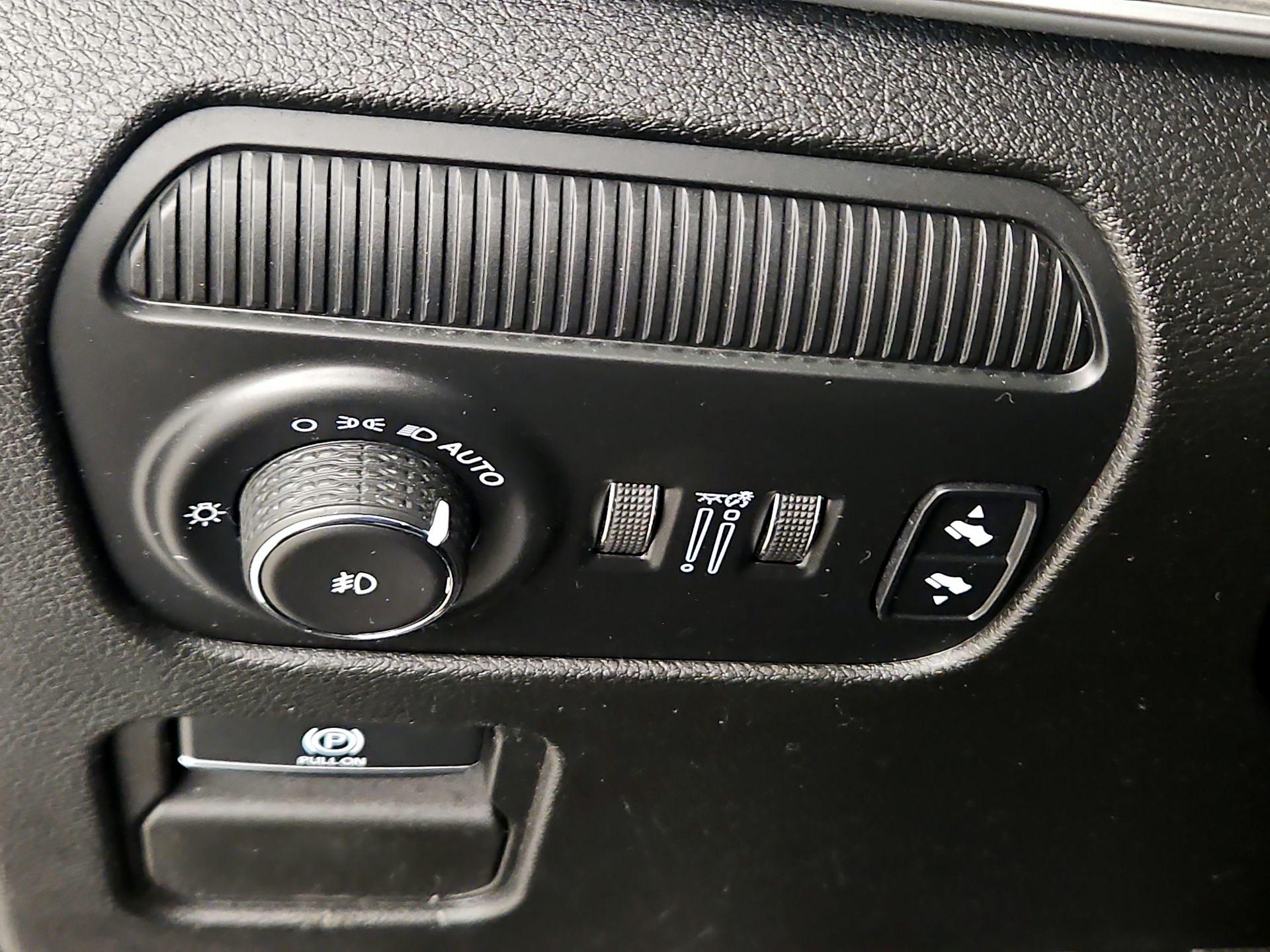 Thumbnail: 2022 Jeep Wagoneer - 13