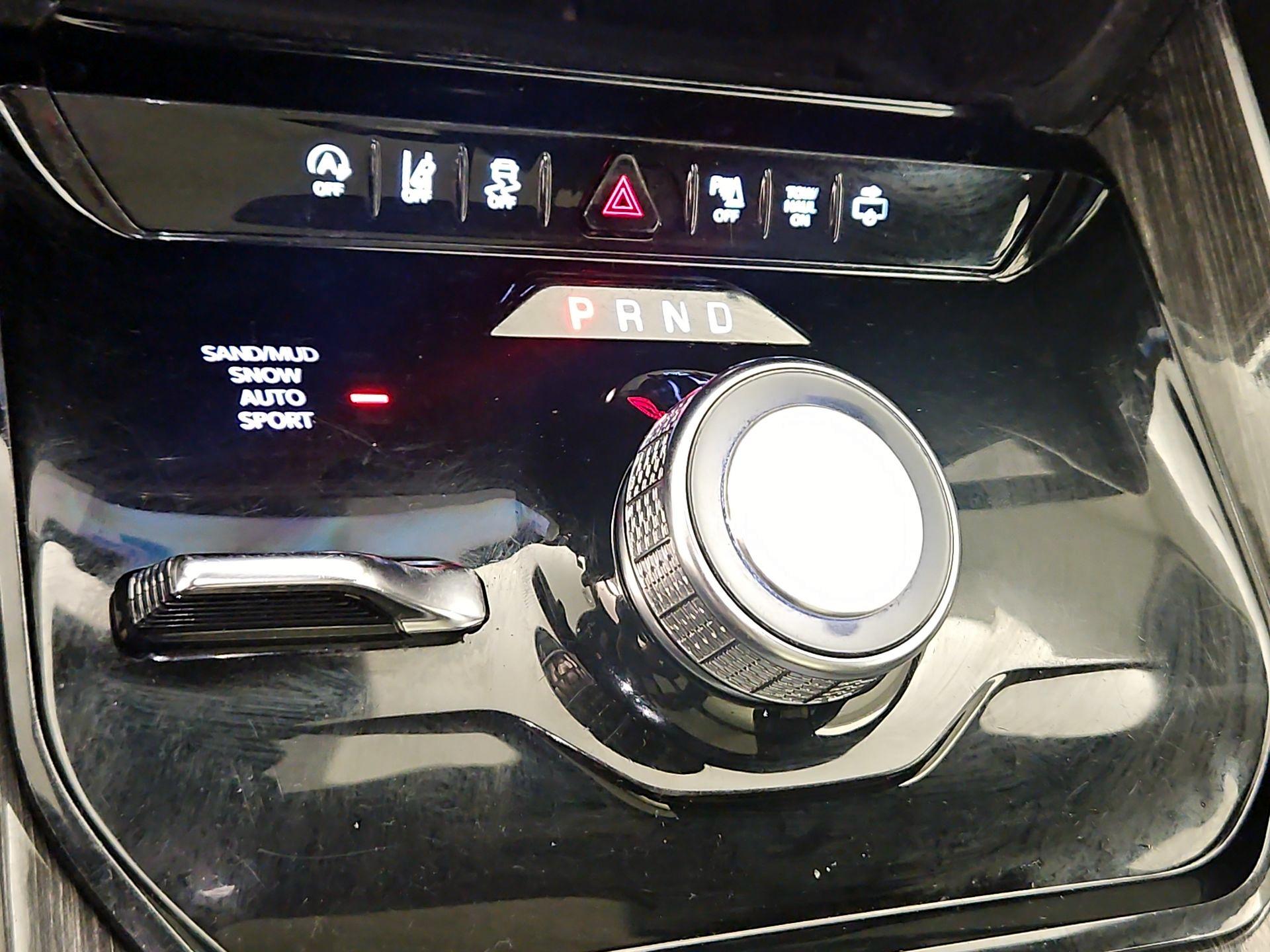 Thumbnail: 2022 Jeep Wagoneer - 18