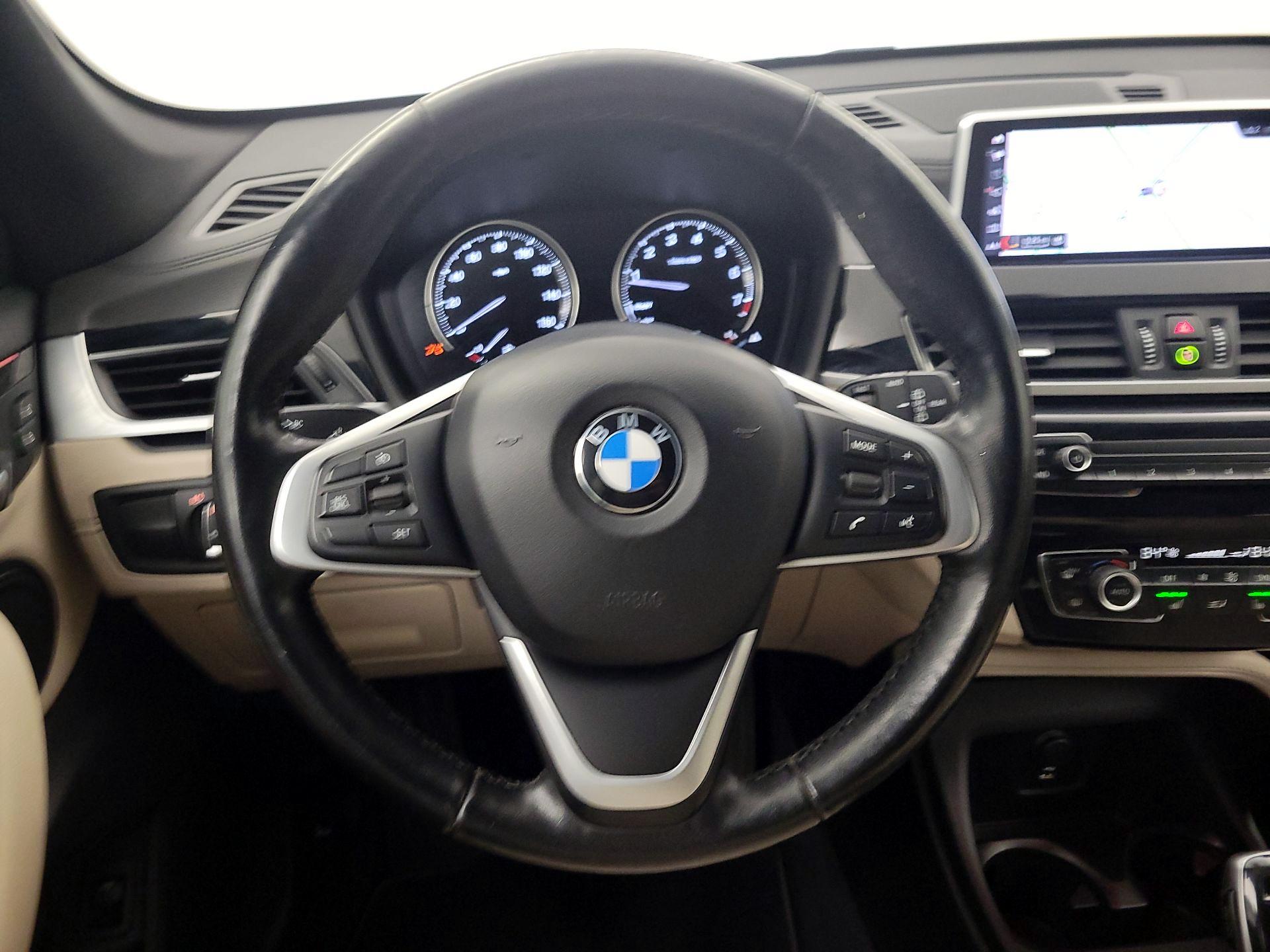 Thumbnail: 2022 BMW X1 - 10