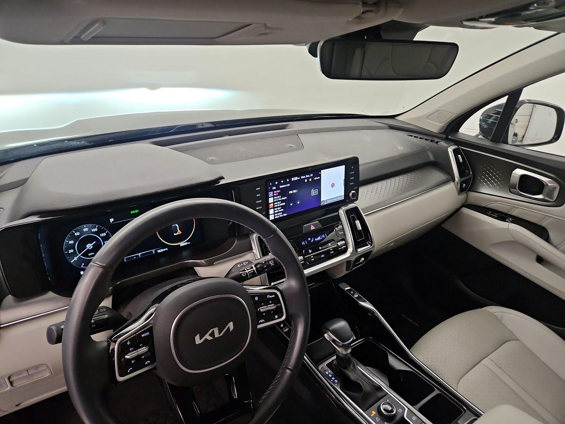 Thumbnail: 2023 Kia Sorento - 9