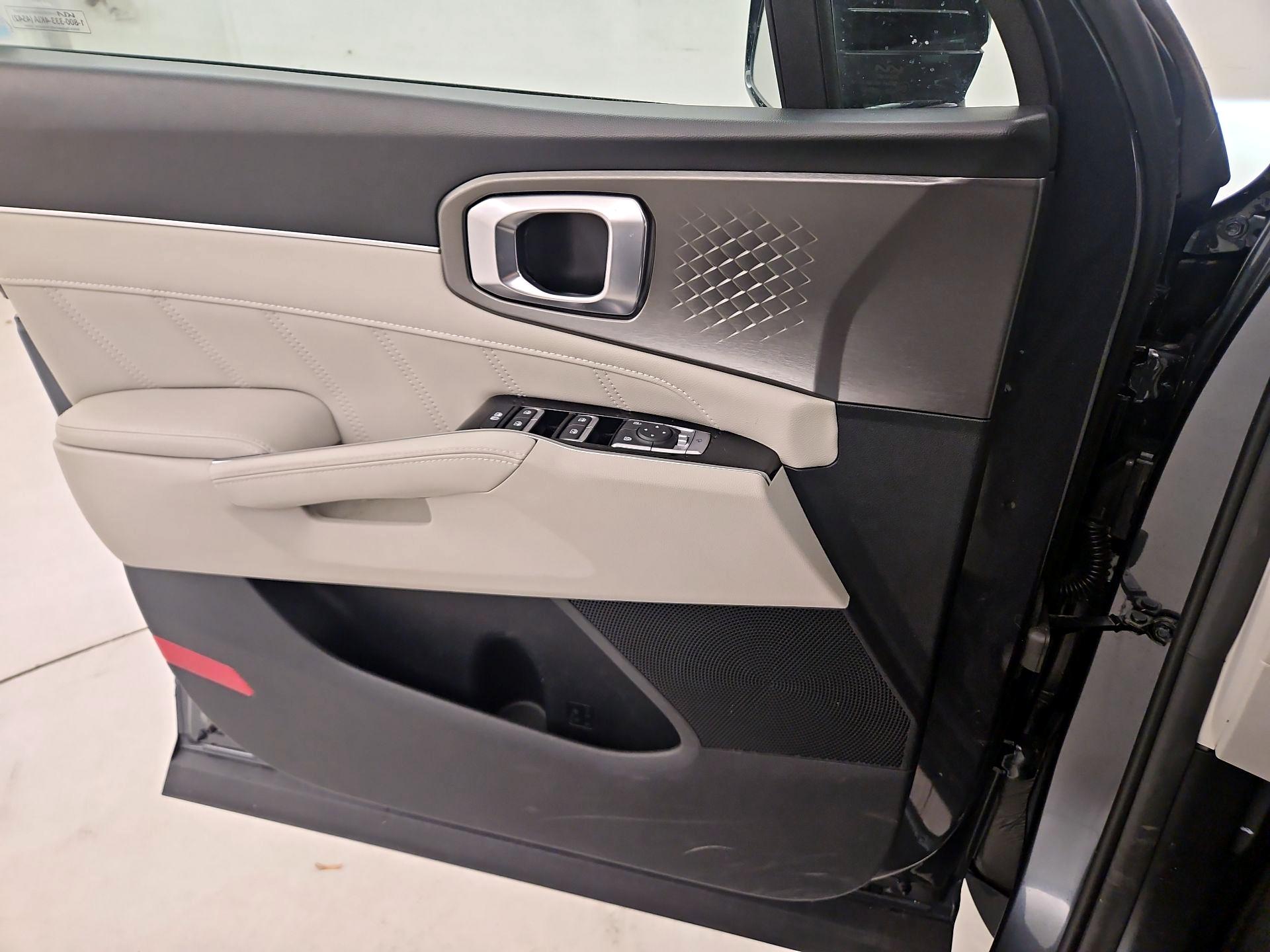 Thumbnail: 2023 Kia Sorento - 12