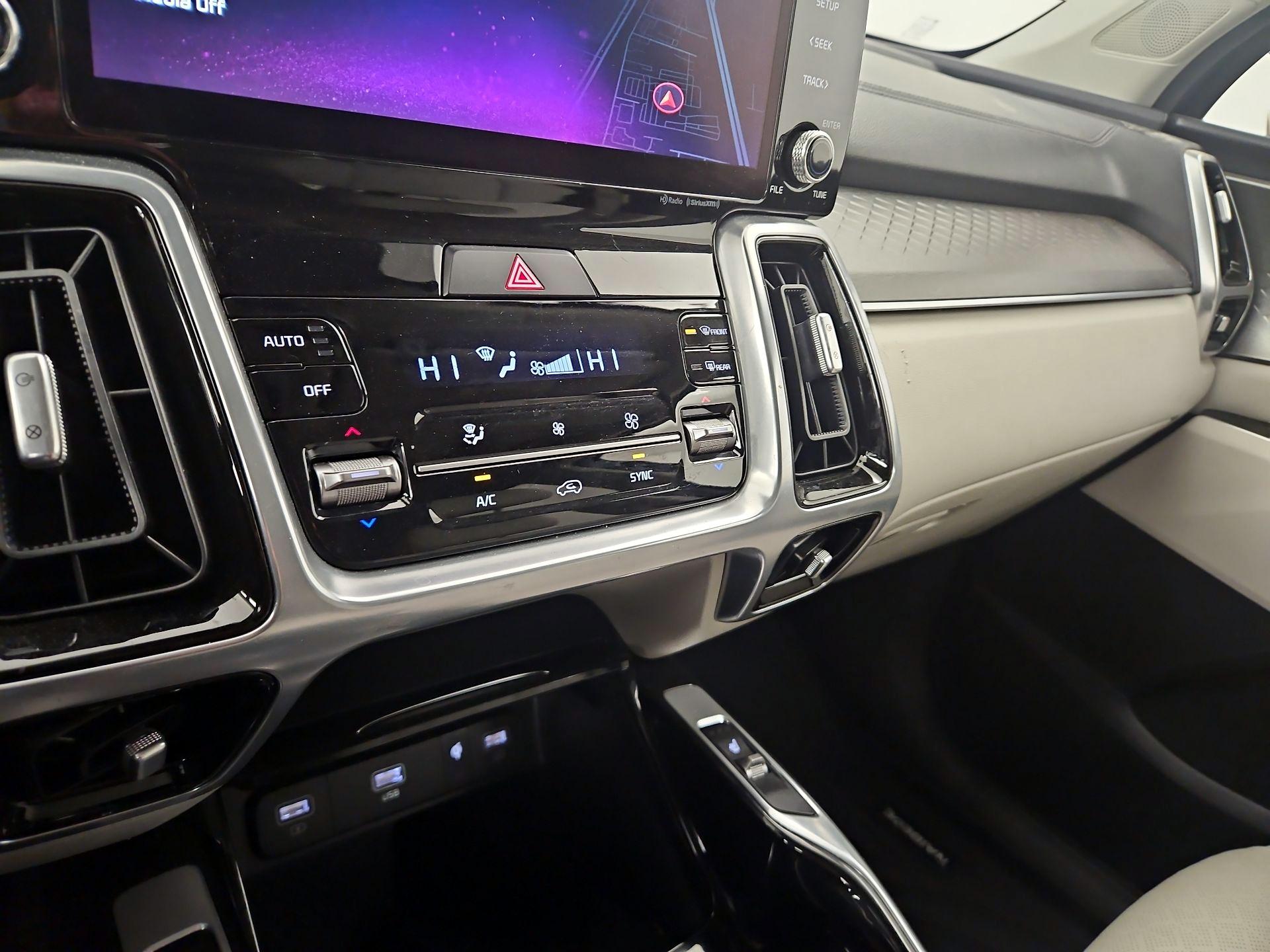 Thumbnail: 2023 Kia Sorento - 17