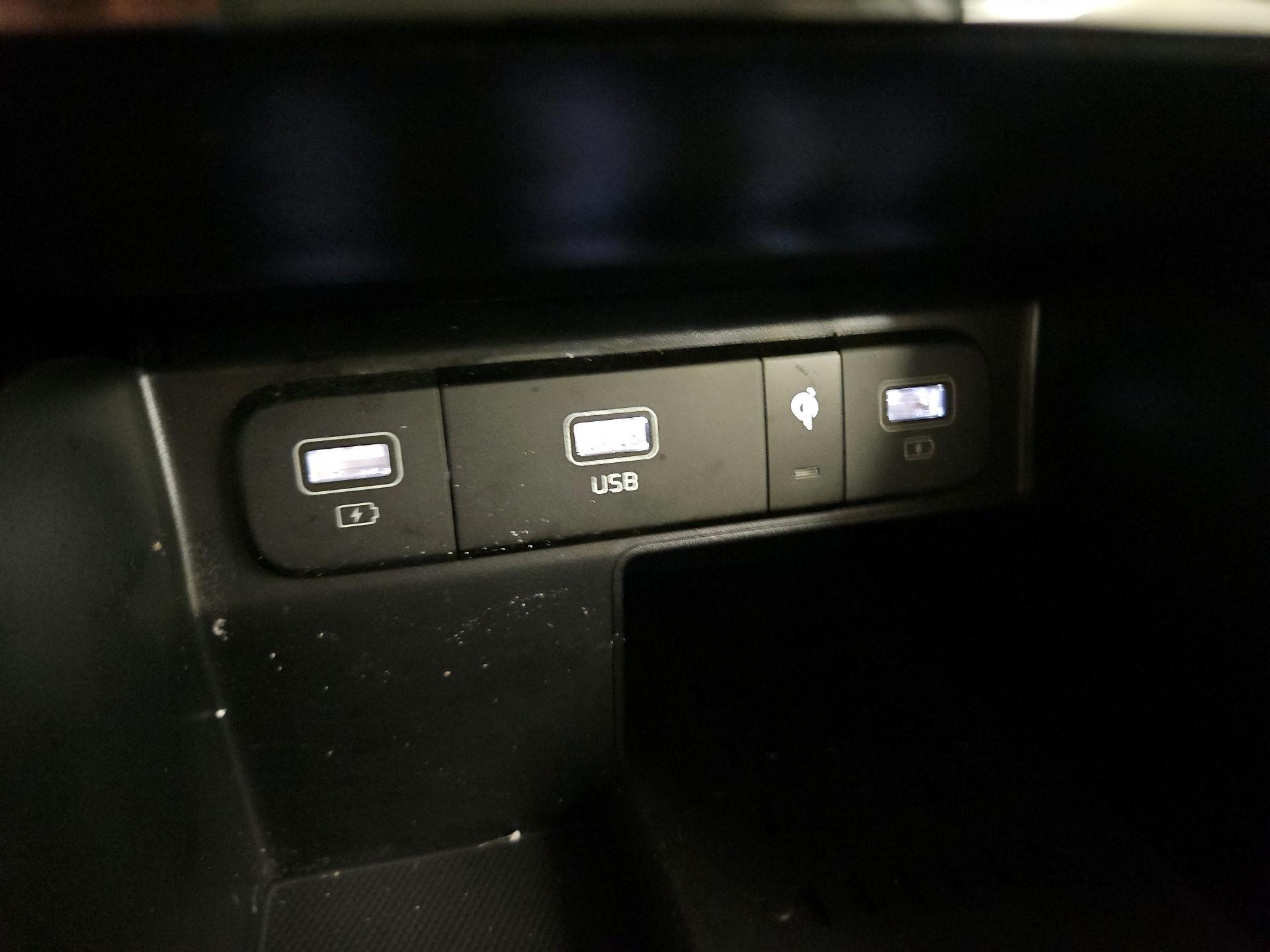 Thumbnail: 2023 Kia Sorento - 19