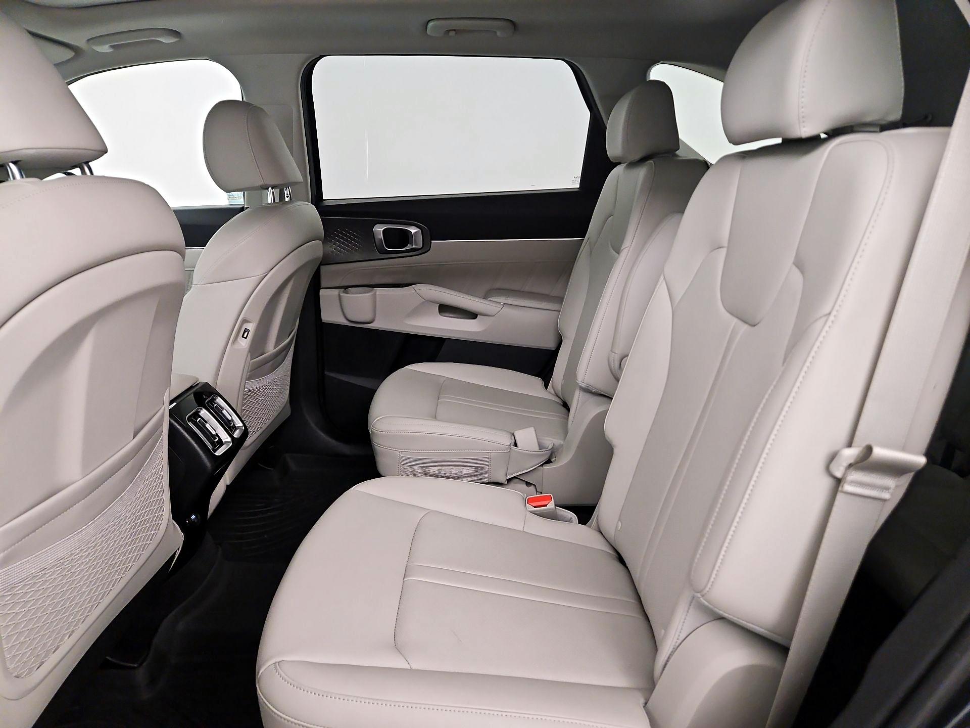 Thumbnail: 2023 Kia Sorento - 20