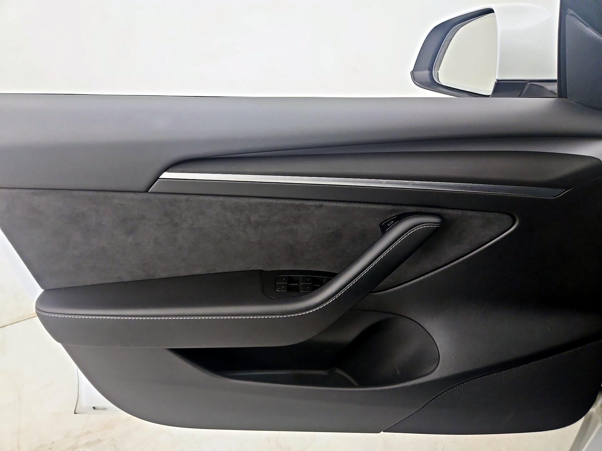 Thumbnail: 2022 Tesla Model 3 - 12