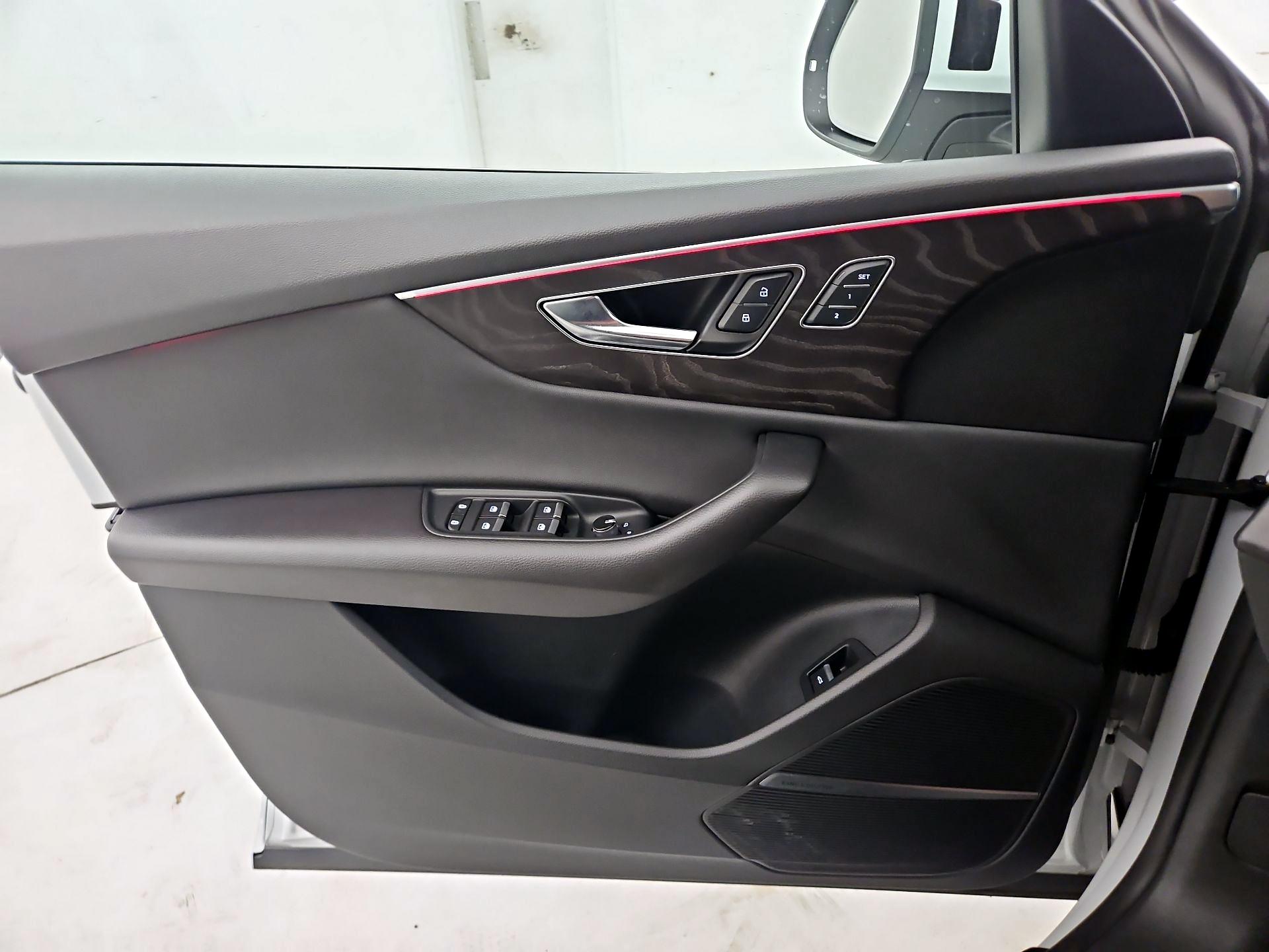 Thumbnail: 2022 Audi Q8 - 12