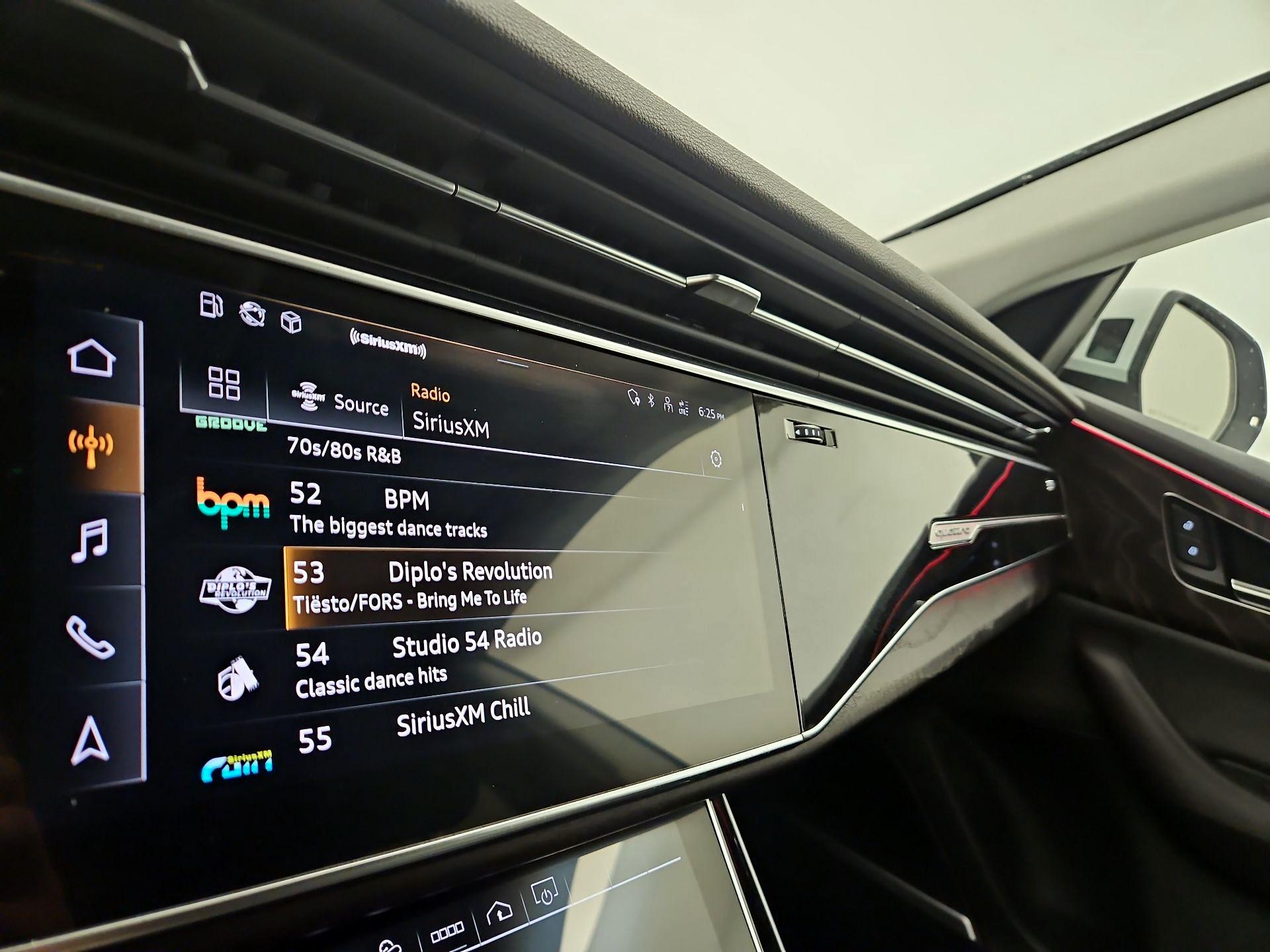 Thumbnail: 2022 Audi Q8 - 16