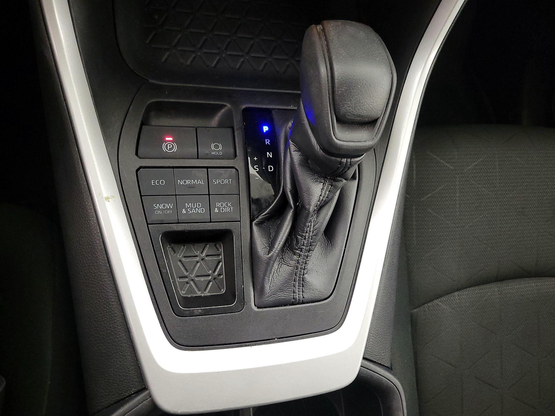 Thumbnail: 2023 Toyota RAV4 - 17