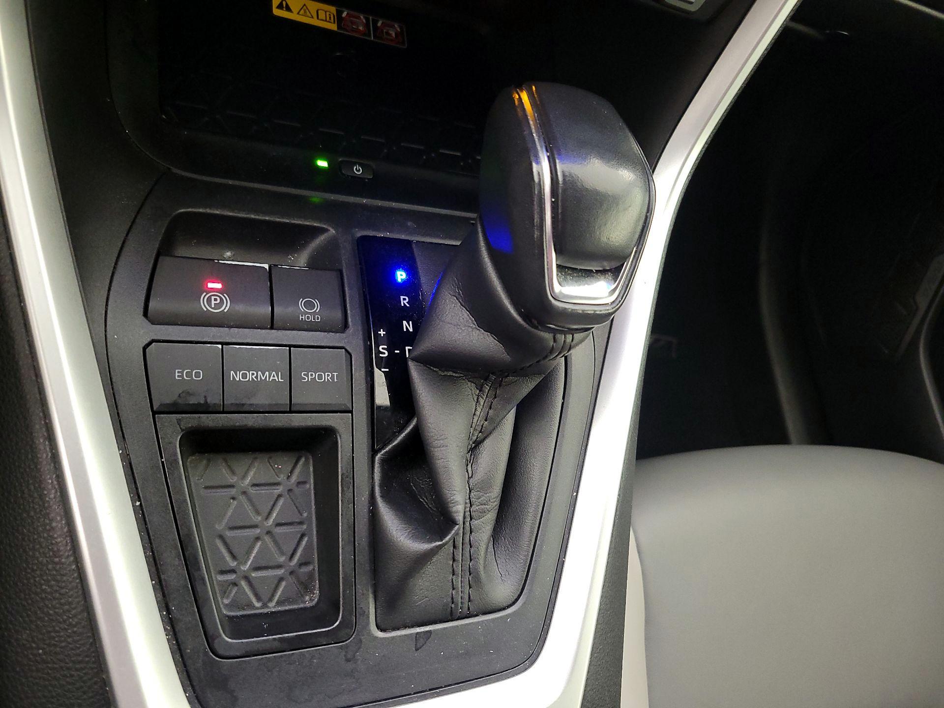 Thumbnail: 2023 Toyota RAV4 - 17