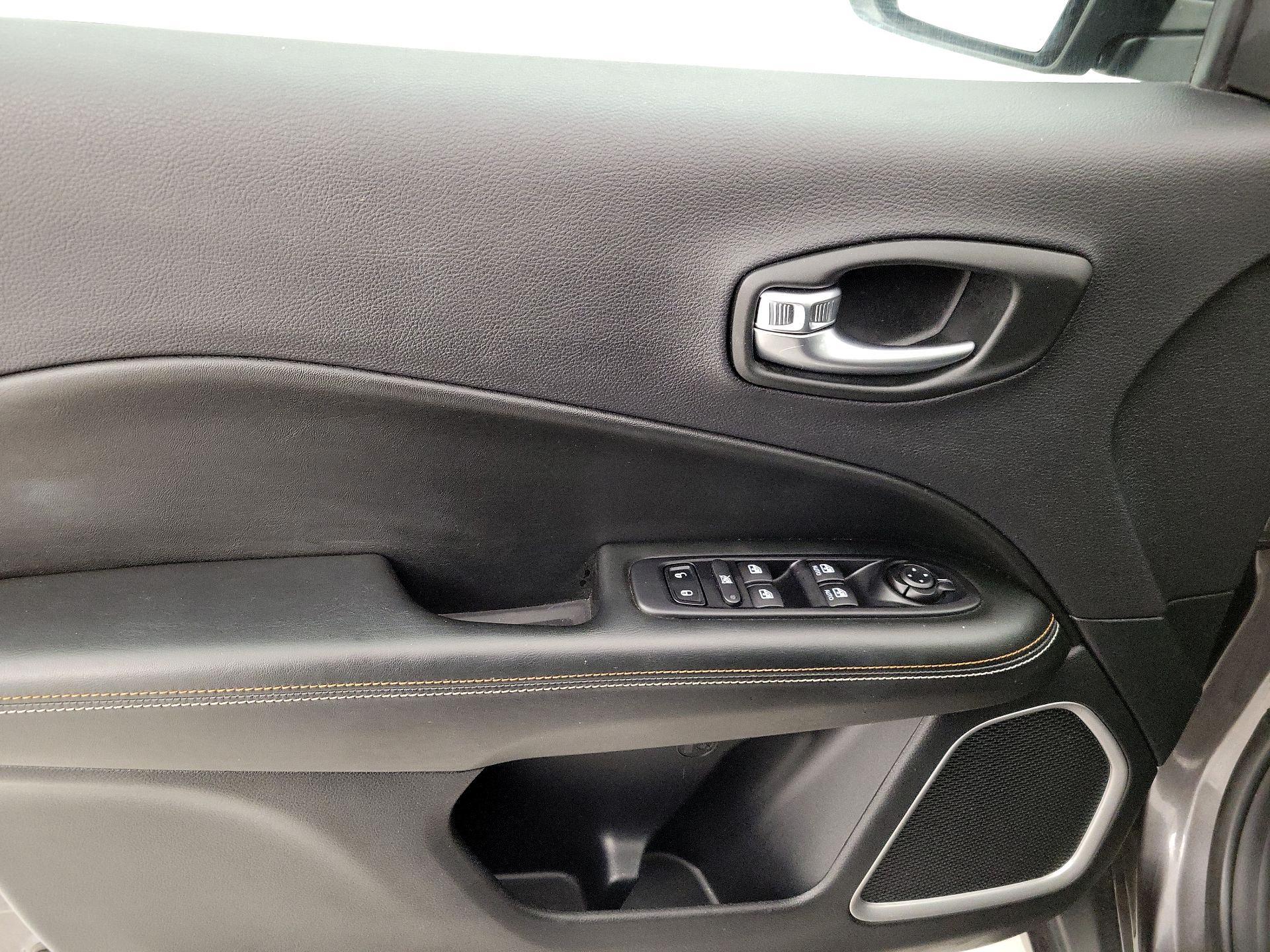 Thumbnail: 2020 Jeep Compass - 12