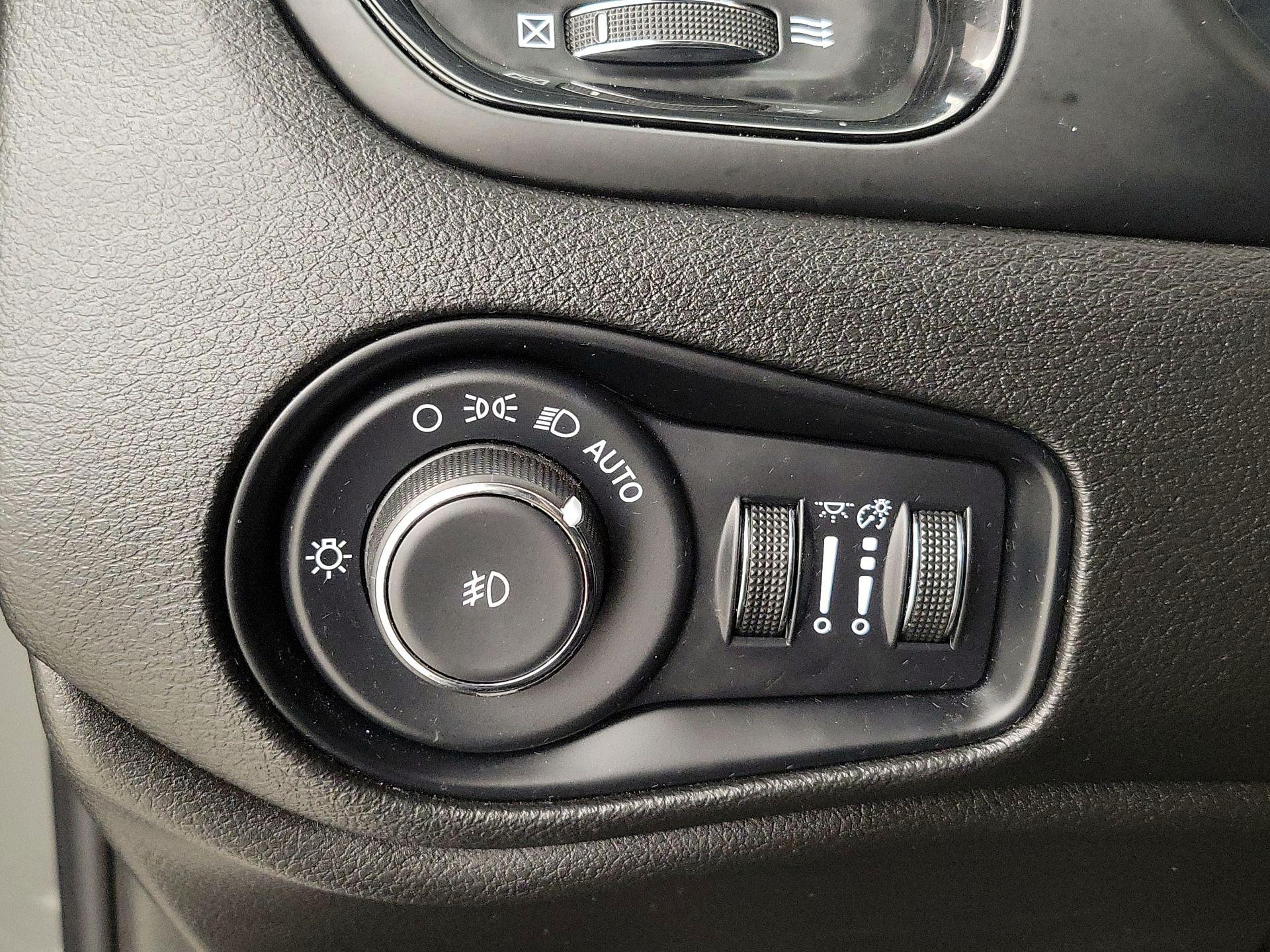 Thumbnail: 2022 Jeep Renegade - 13