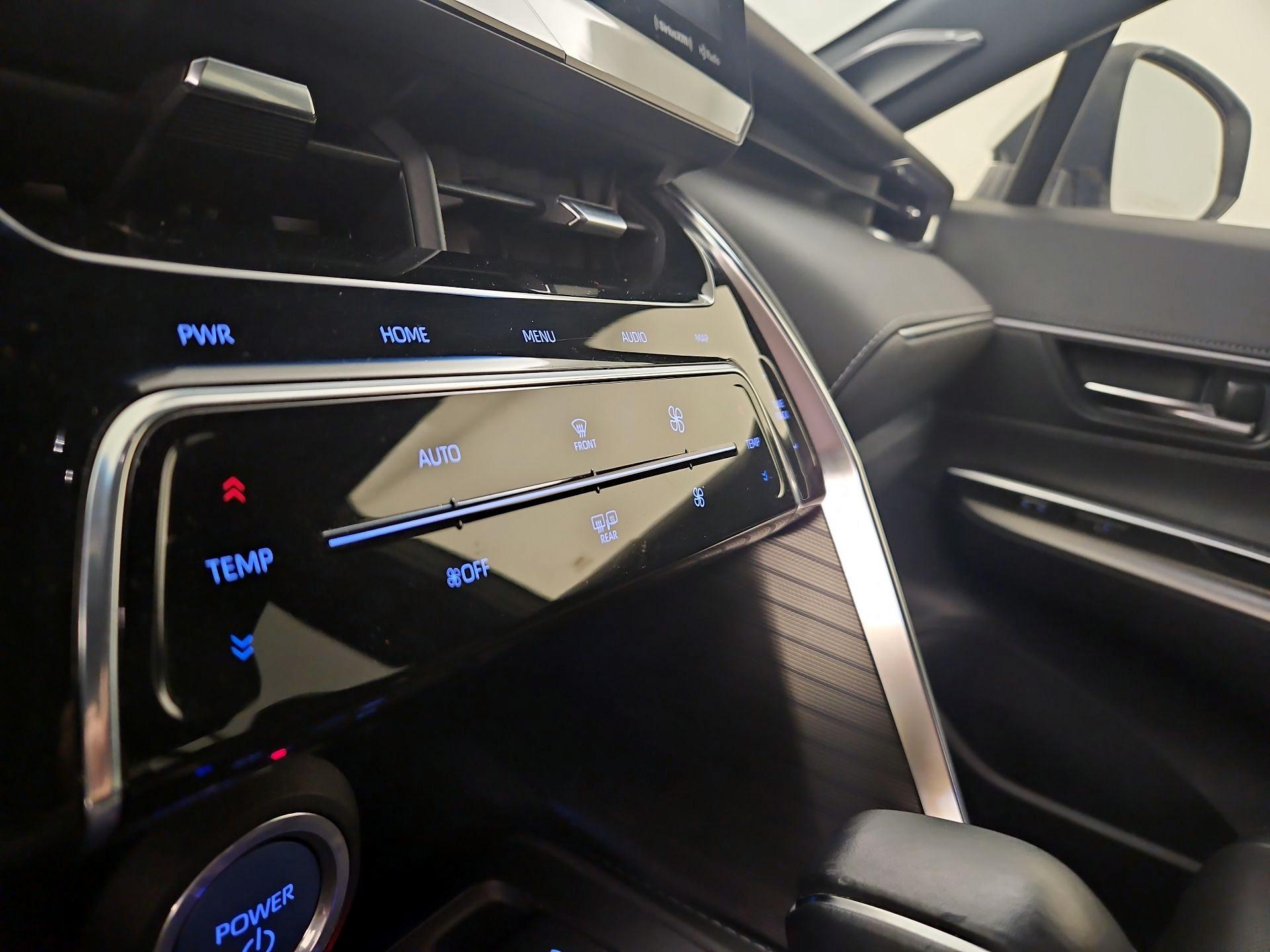 Thumbnail: 2021 Toyota Venza - 17