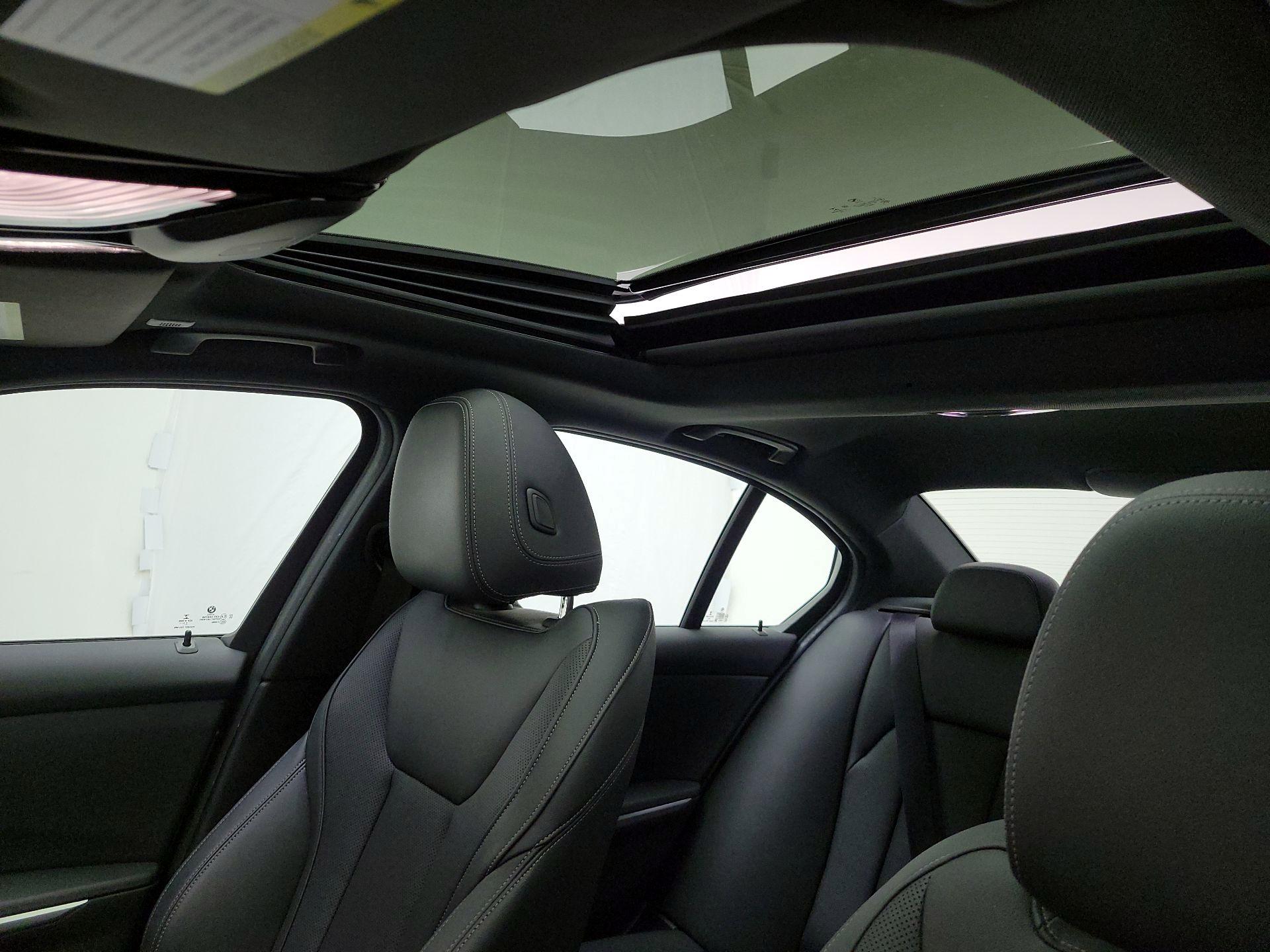 Thumbnail: 2023 BMW 3 Series - 20