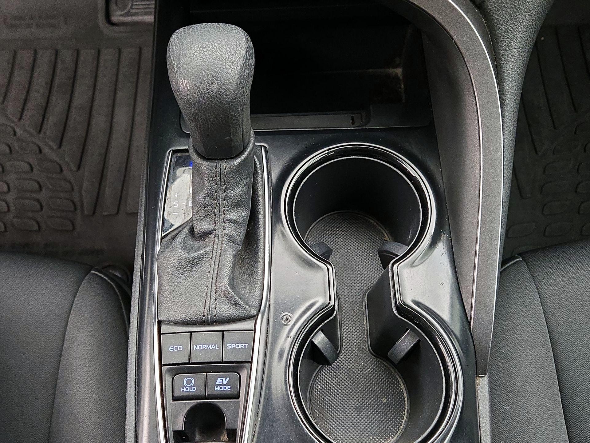 Thumbnail: 2020 Toyota Camry - 16