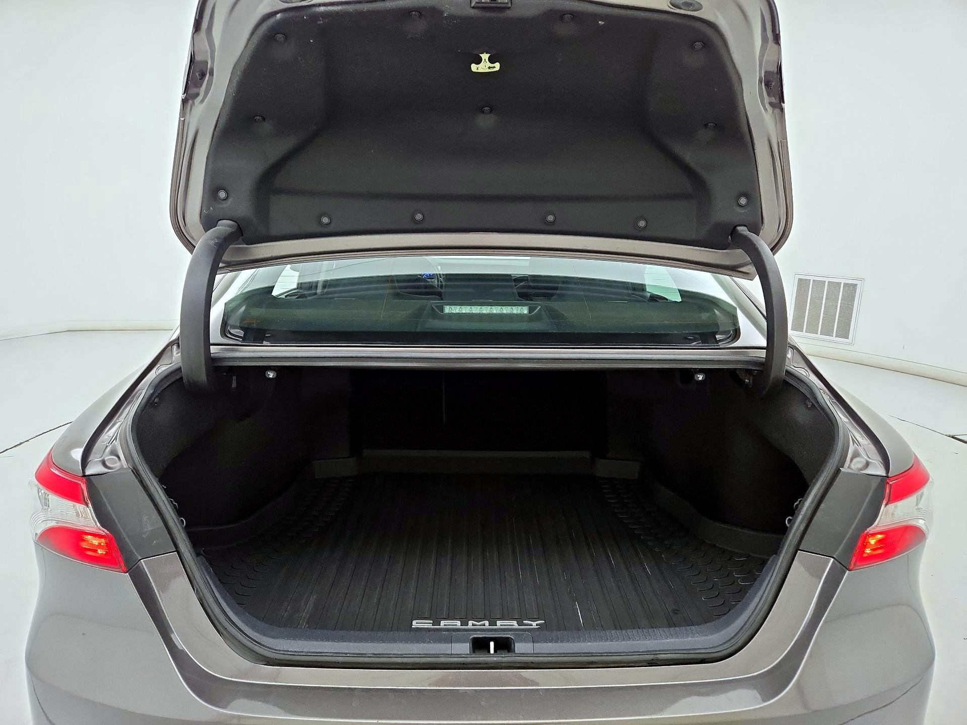 Thumbnail: 2020 Toyota Camry - 19