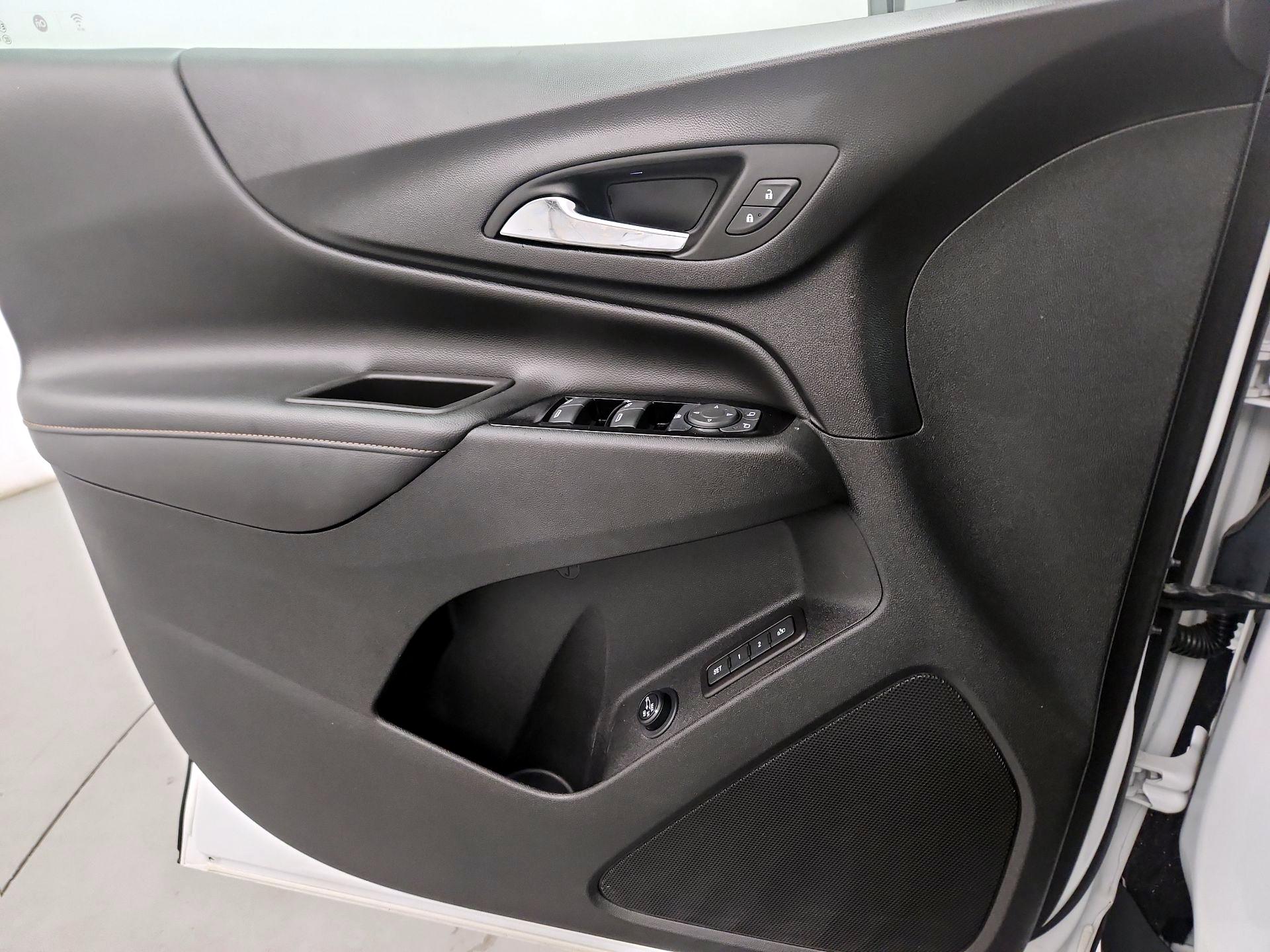 Thumbnail: 2022 Chevrolet Equinox - 10