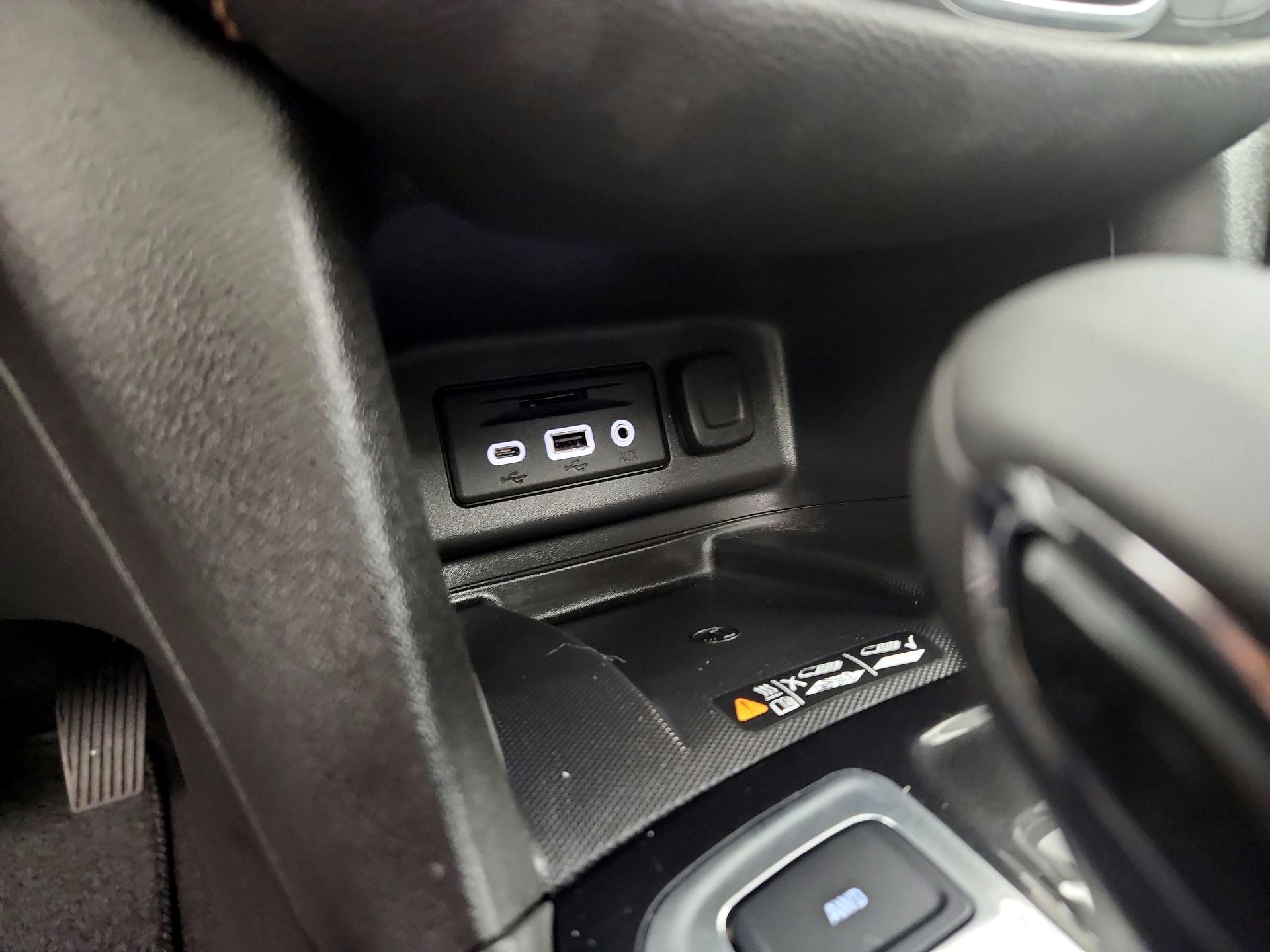 Thumbnail: 2022 Chevrolet Equinox - 16