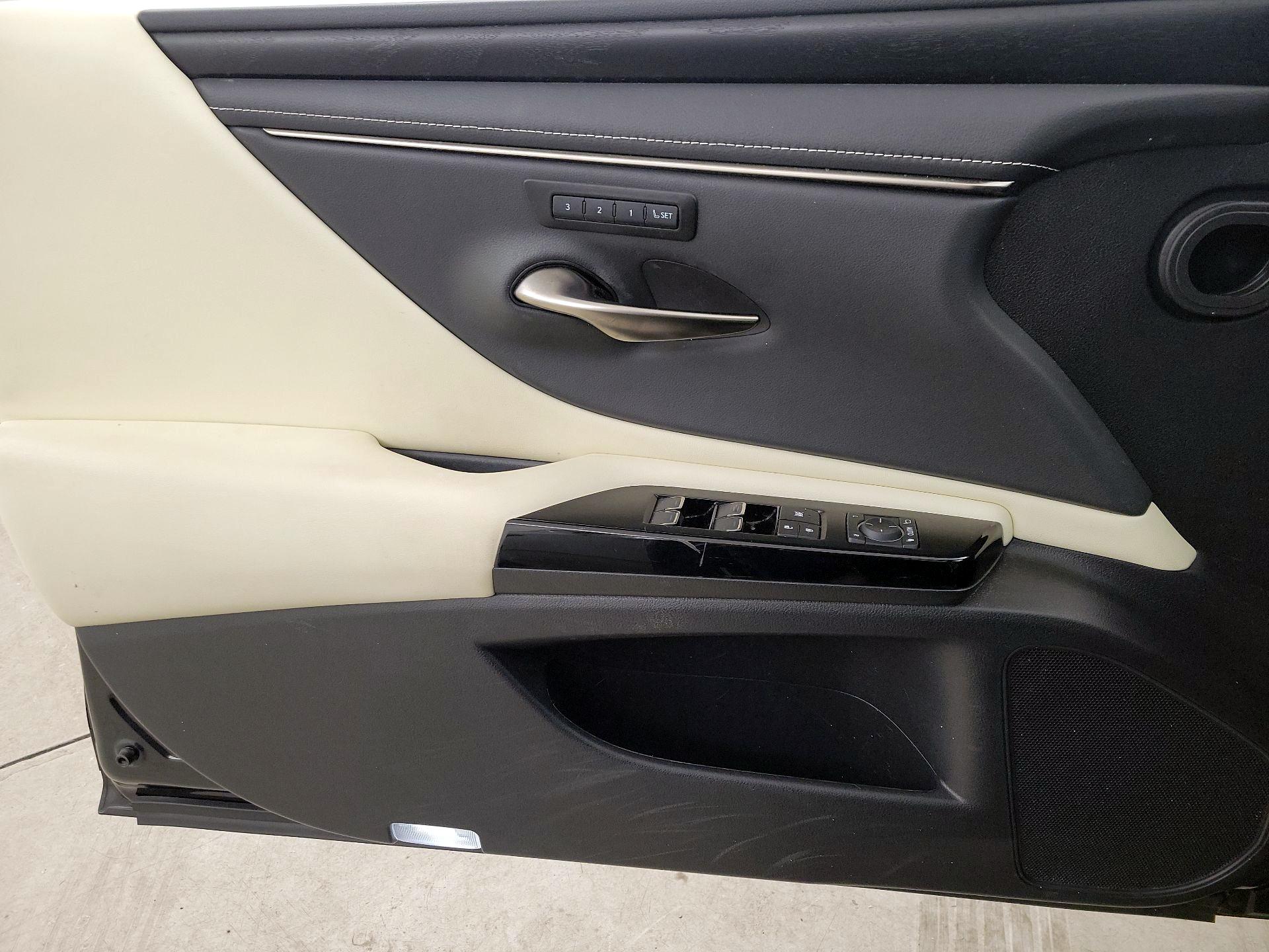 Thumbnail: 2022 Lexus ES - 12