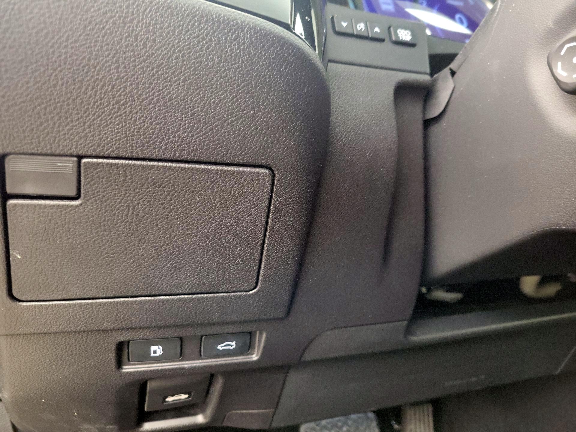 Thumbnail: 2022 Lexus ES - 13