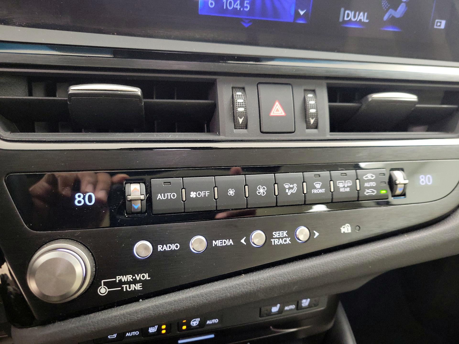 Thumbnail: 2022 Lexus ES - 17