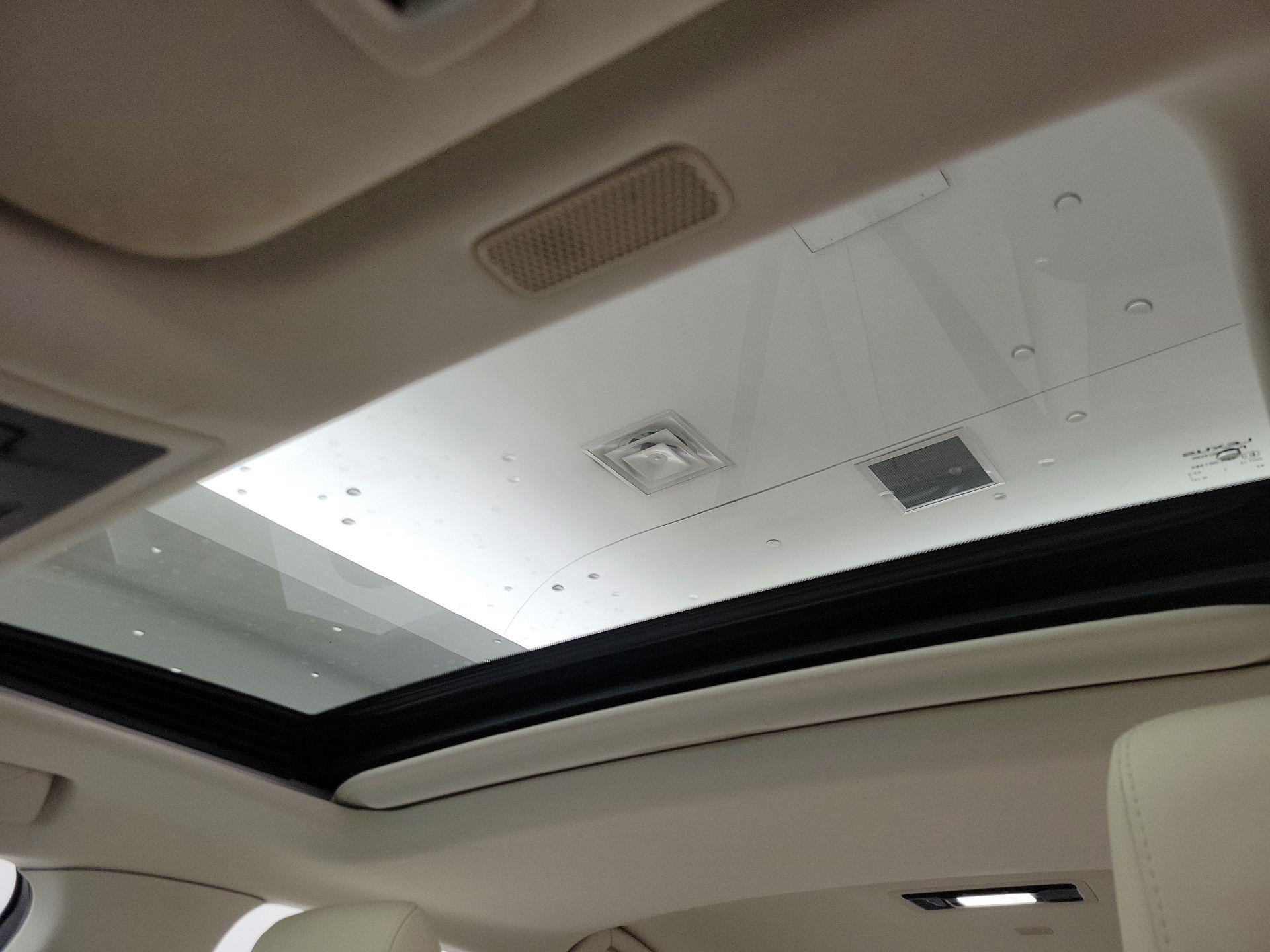 Thumbnail: 2022 Lexus ES - 20