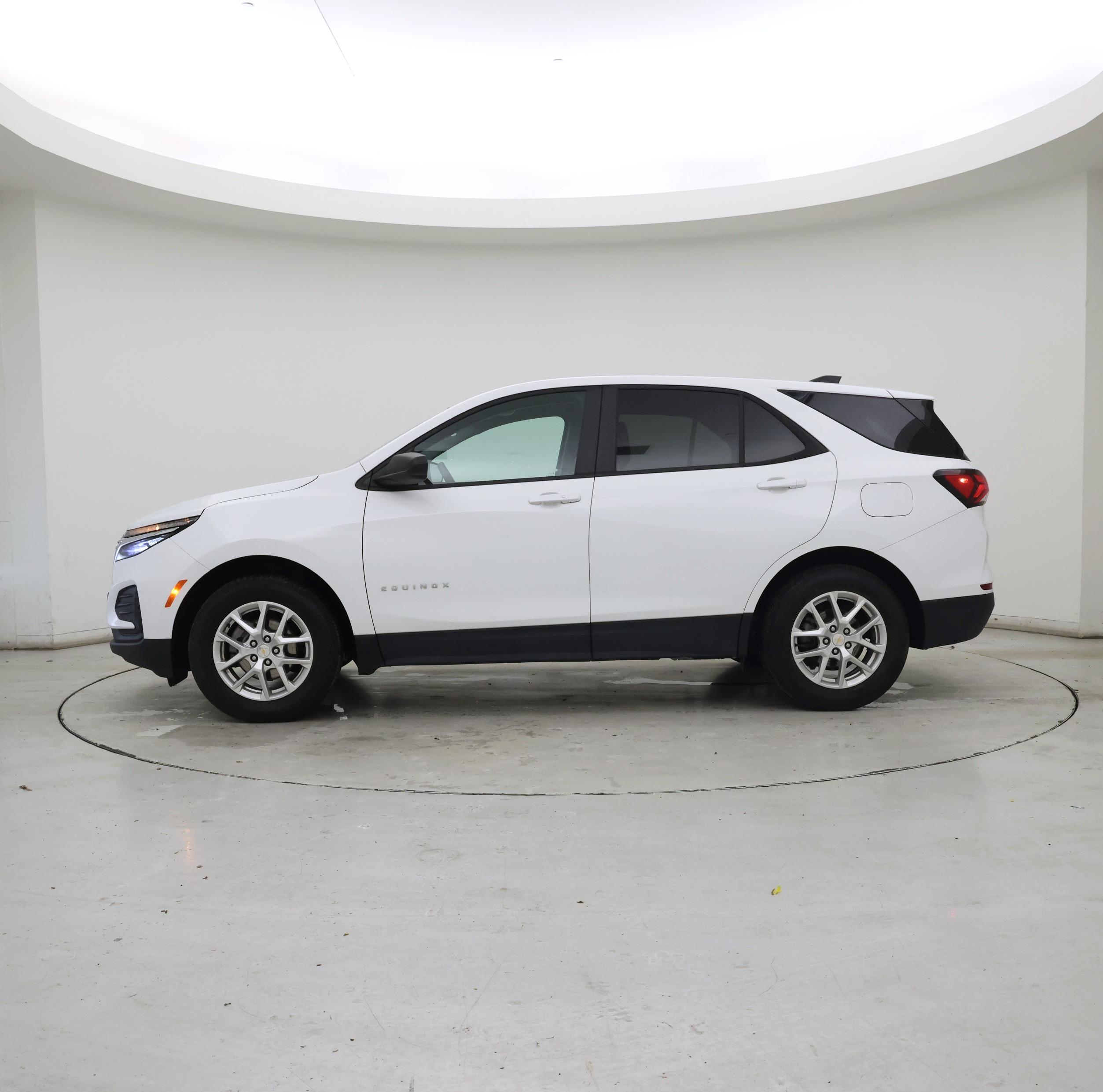 Thumbnail: 2022 Chevrolet Equinox - 3