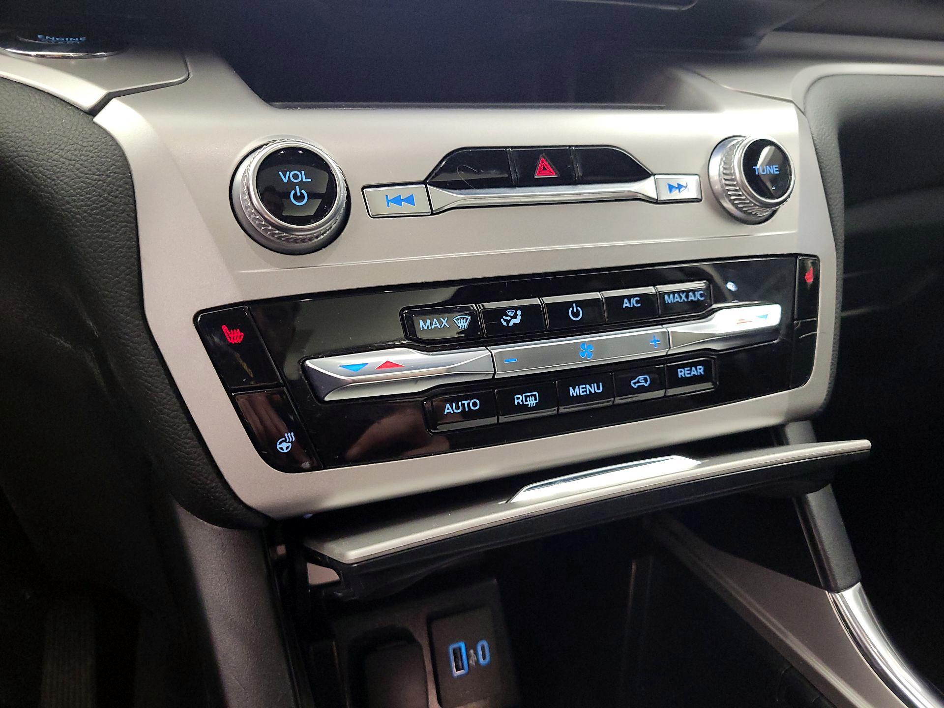 Thumbnail: 2022 Ford Explorer - 17