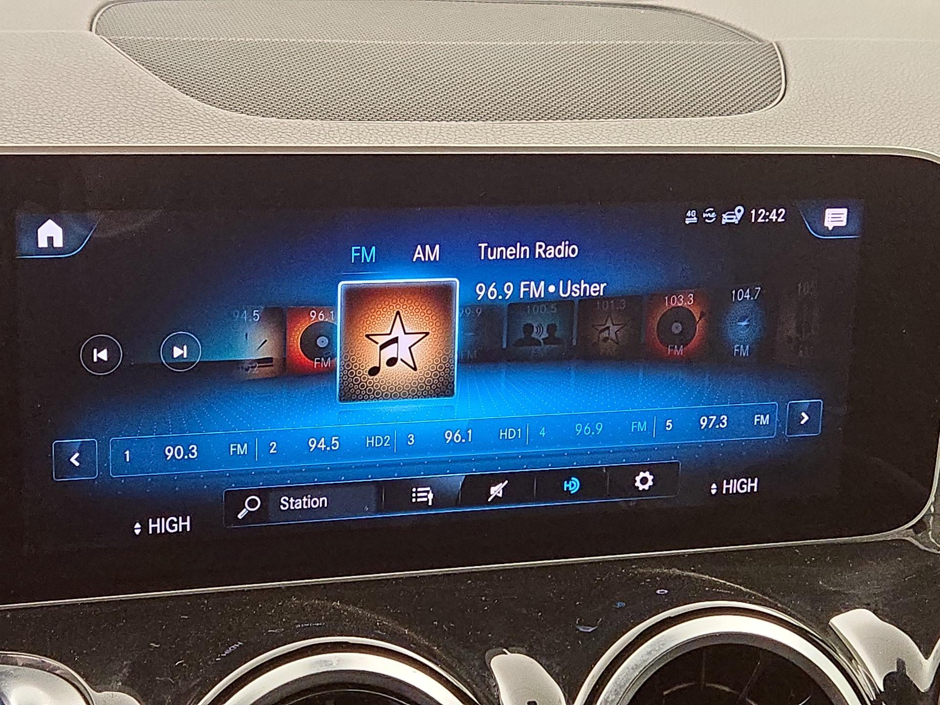 Thumbnail: 2021 Mercedes-Benz GLB - 14