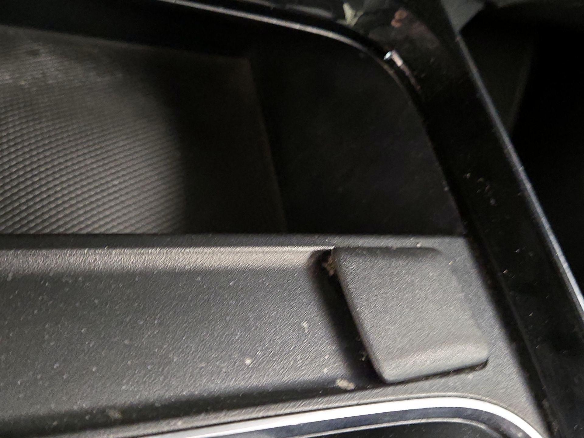 Thumbnail: 2021 Mercedes-Benz GLB - 17