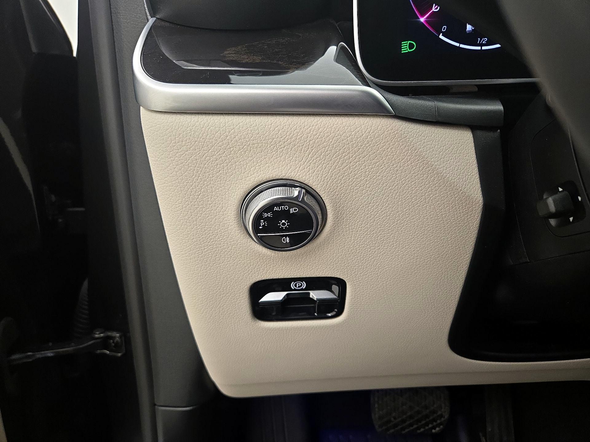 Thumbnail: 2023 Mercedes-Benz GLC - 13