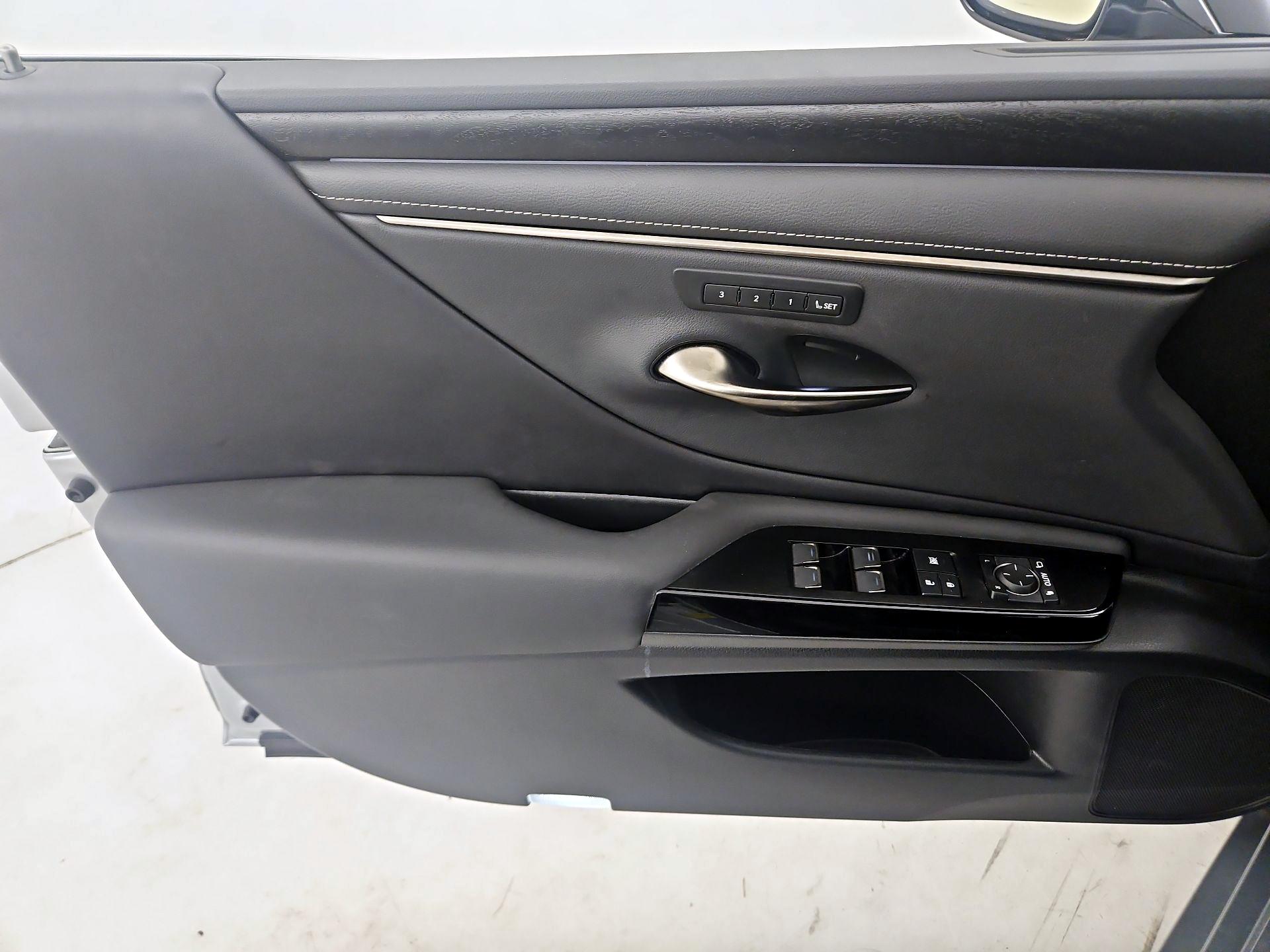 Thumbnail: 2023 Lexus ES - 12