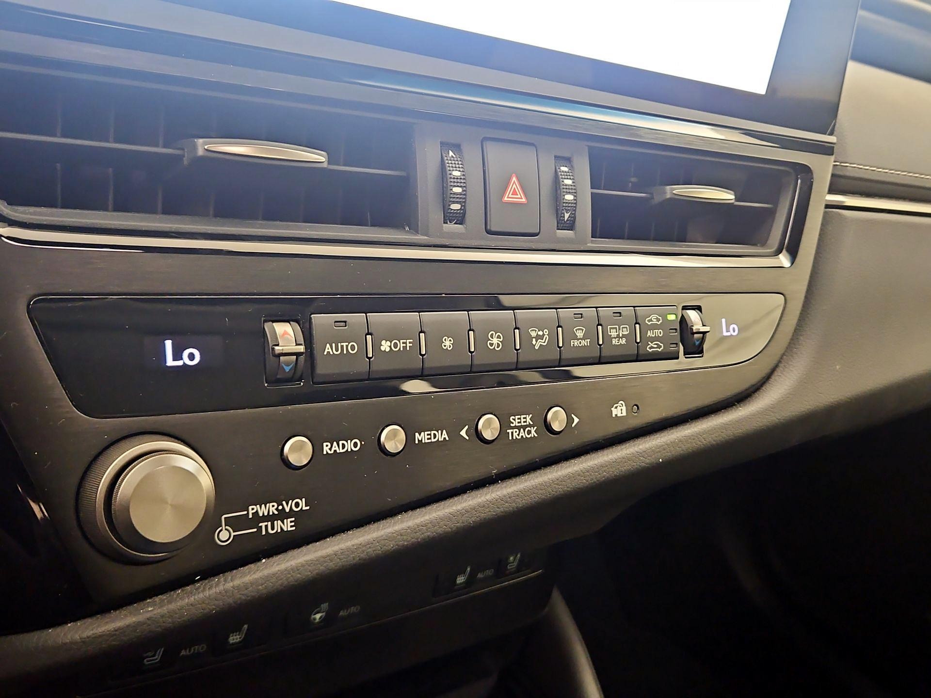 Thumbnail: 2023 Lexus ES - 16