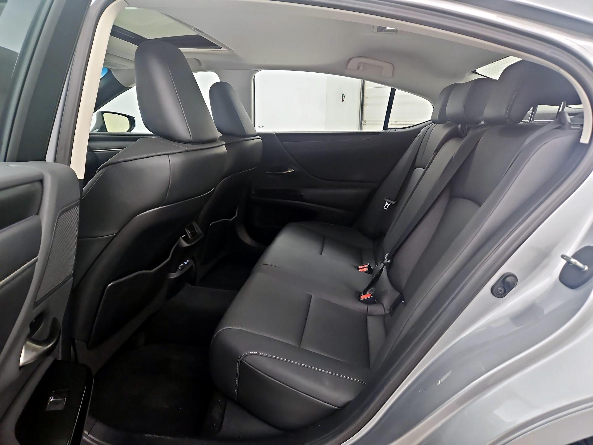 Thumbnail: 2023 Lexus ES - 20