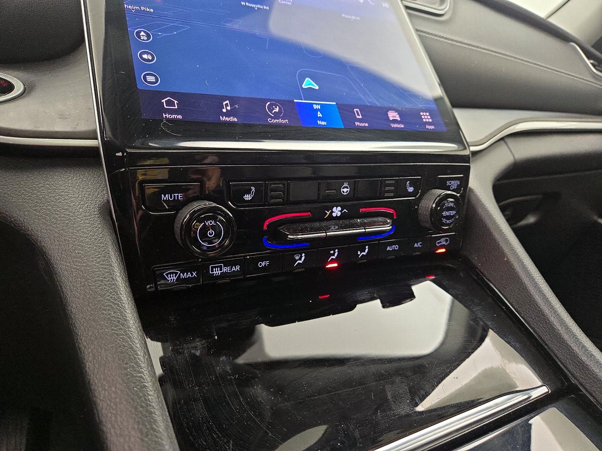 Thumbnail: 2022 Jeep Grand Cherokee - 17