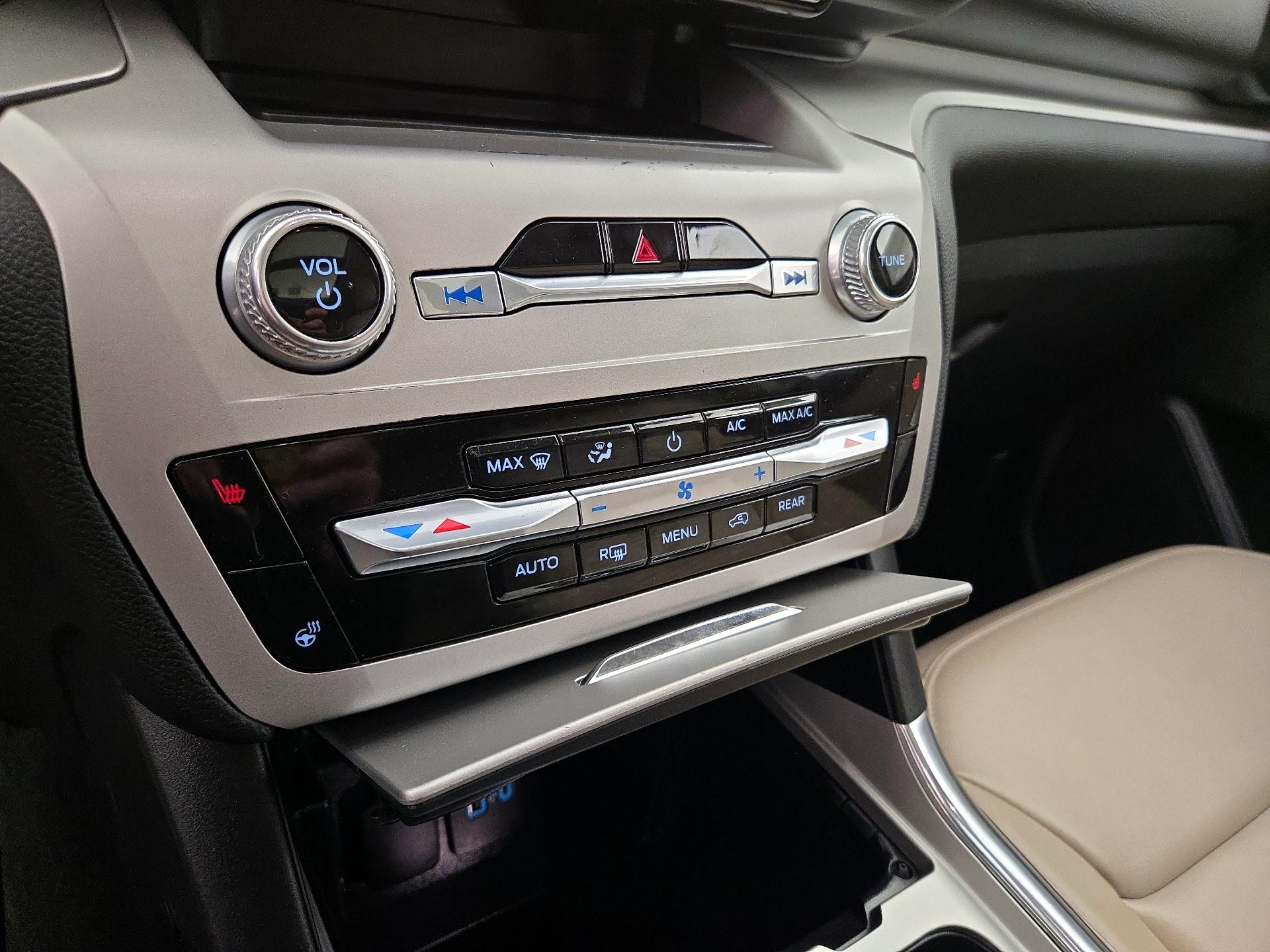 Thumbnail: 2022 Ford Explorer - 16