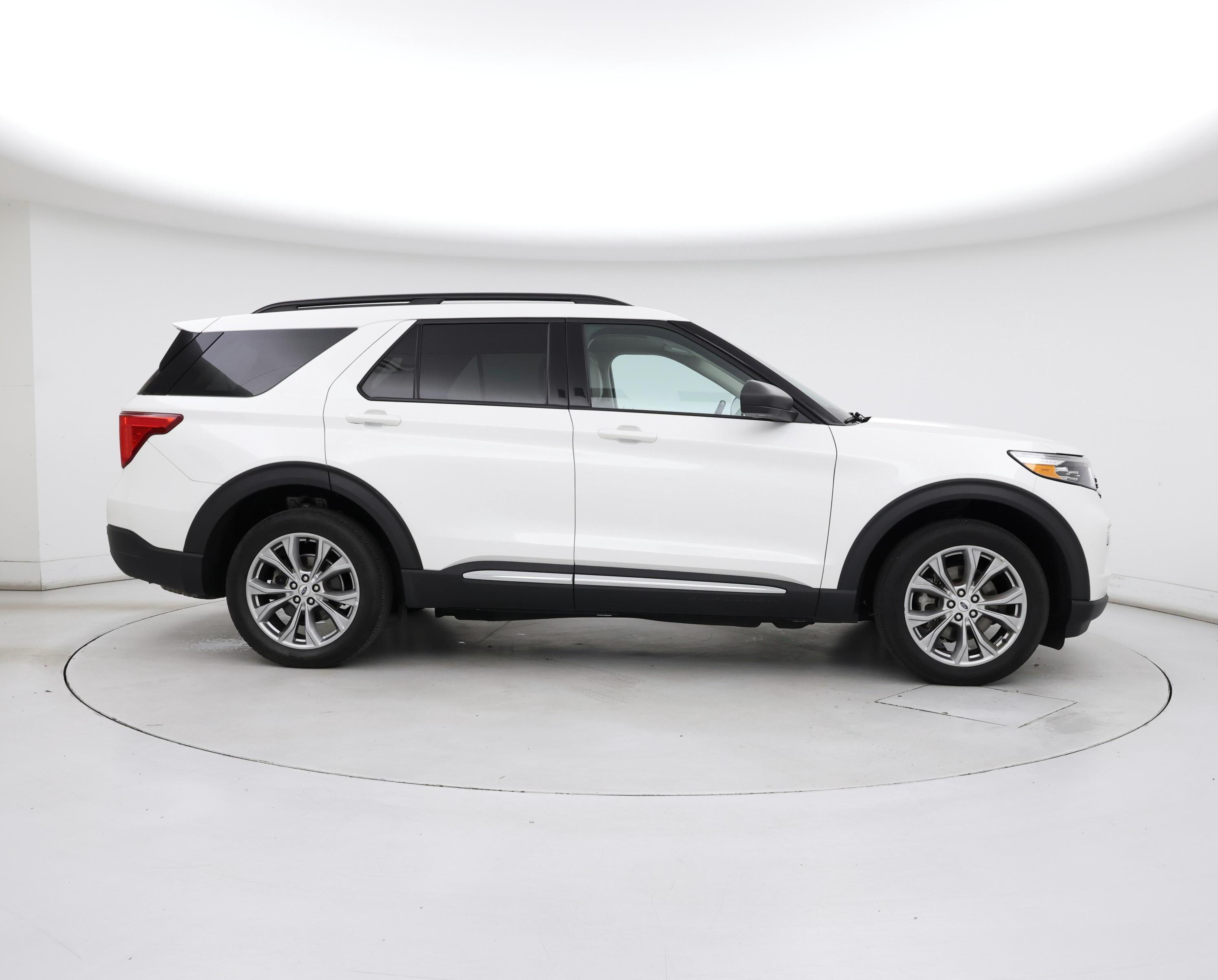 Thumbnail: 2022 Ford Explorer - 7