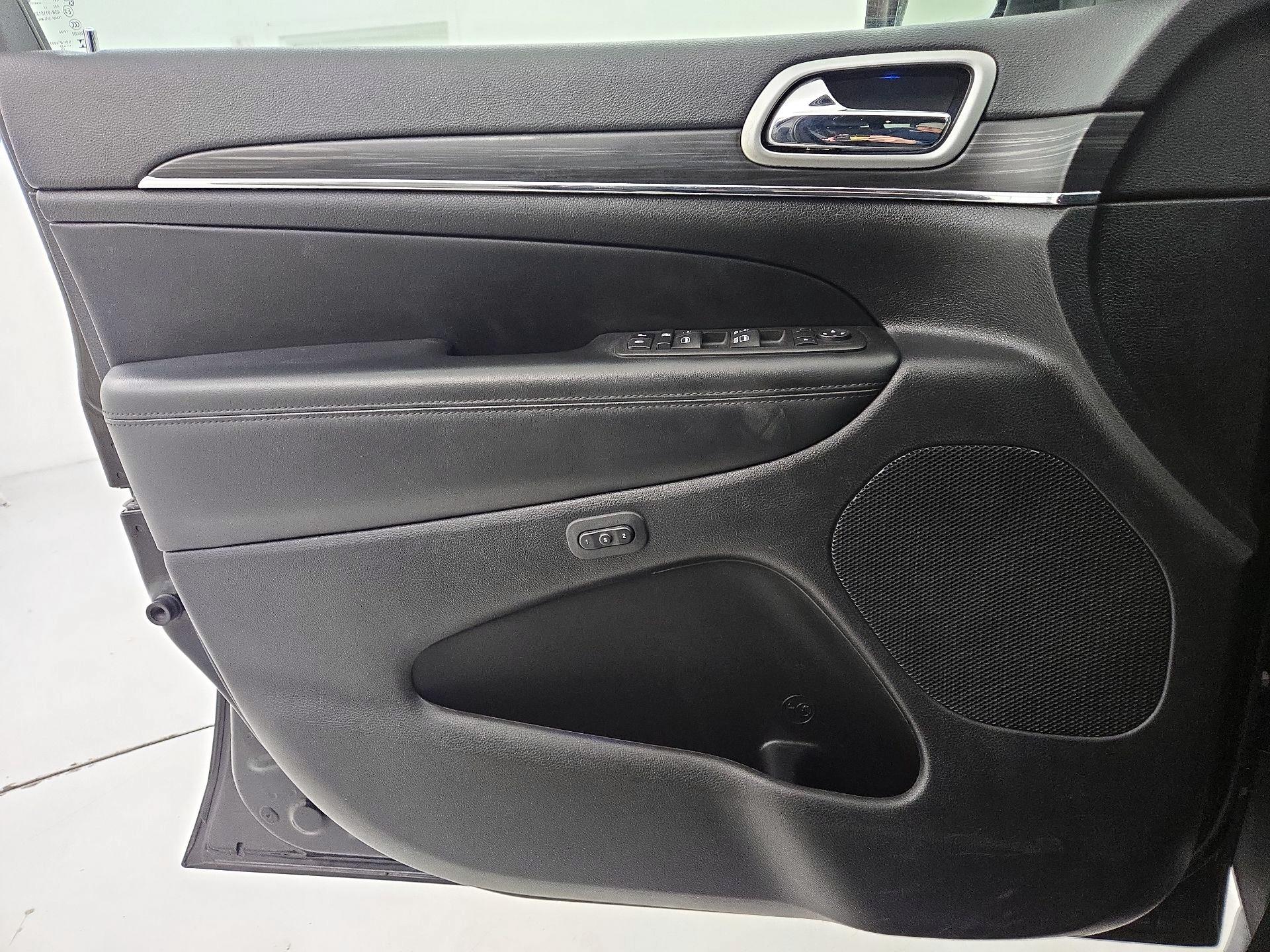 Thumbnail: 2022 Jeep Grand Cherokee - 12