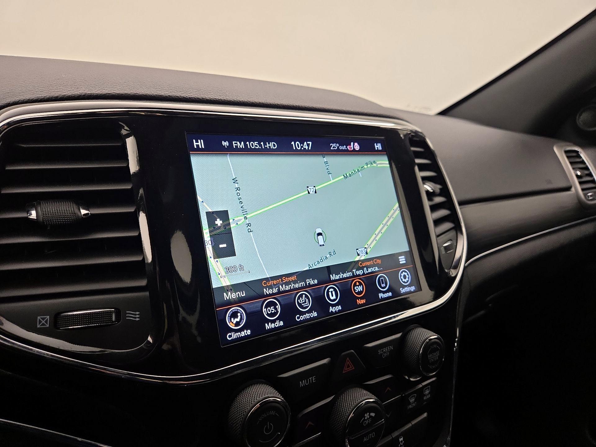 Thumbnail: 2022 Jeep Grand Cherokee - 14