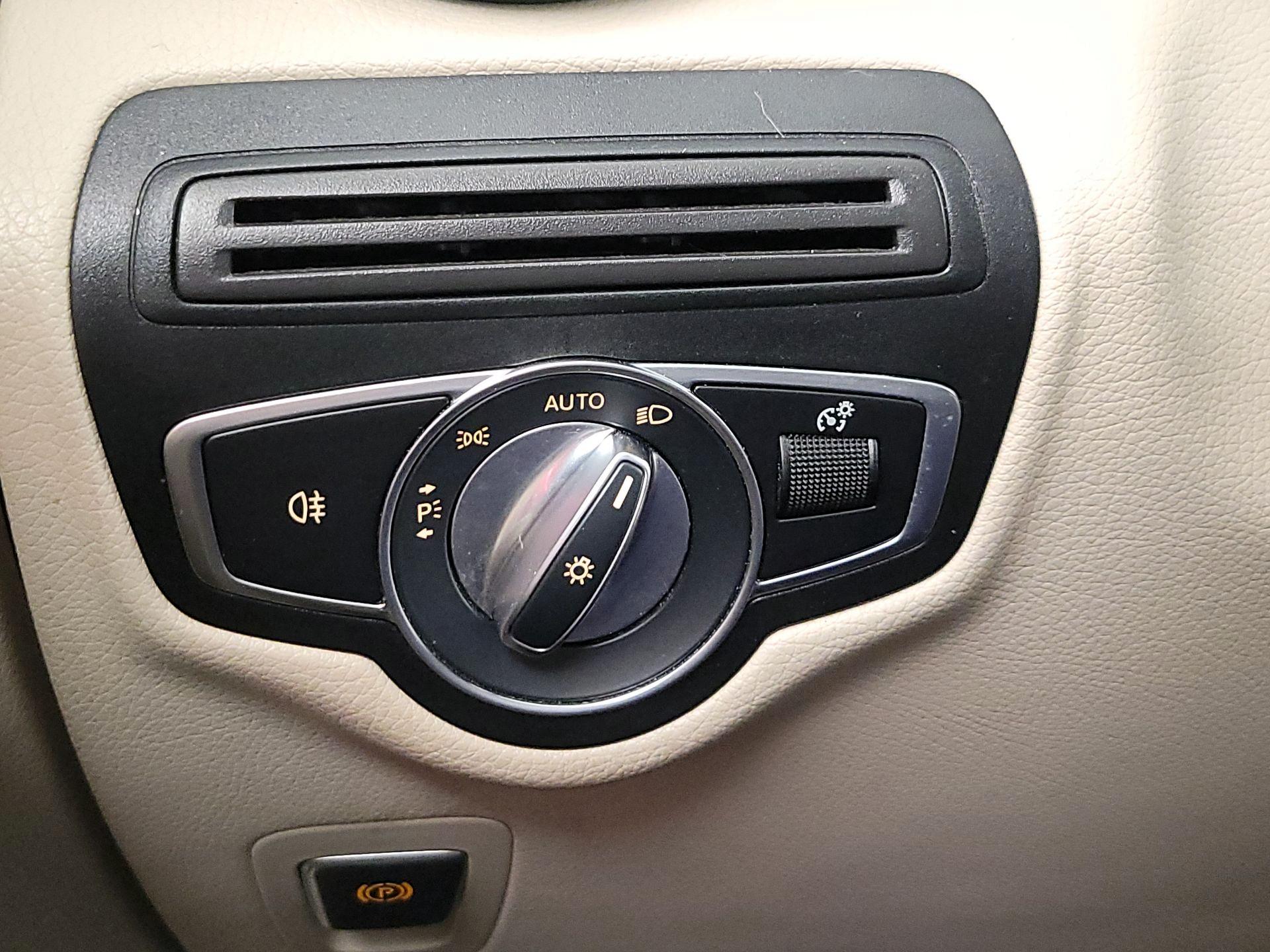 Thumbnail: 2021 Mercedes-Benz GLC - 13