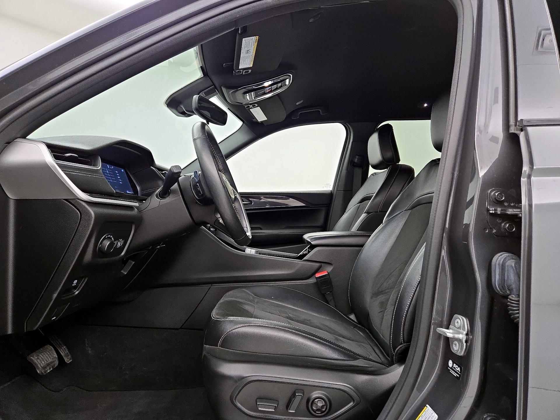 Thumbnail: 2022 Jeep Grand Cherokee - 11