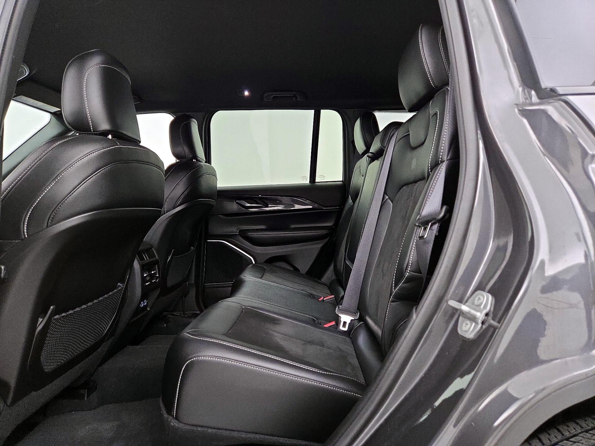 Thumbnail: 2022 Jeep Grand Cherokee - 18