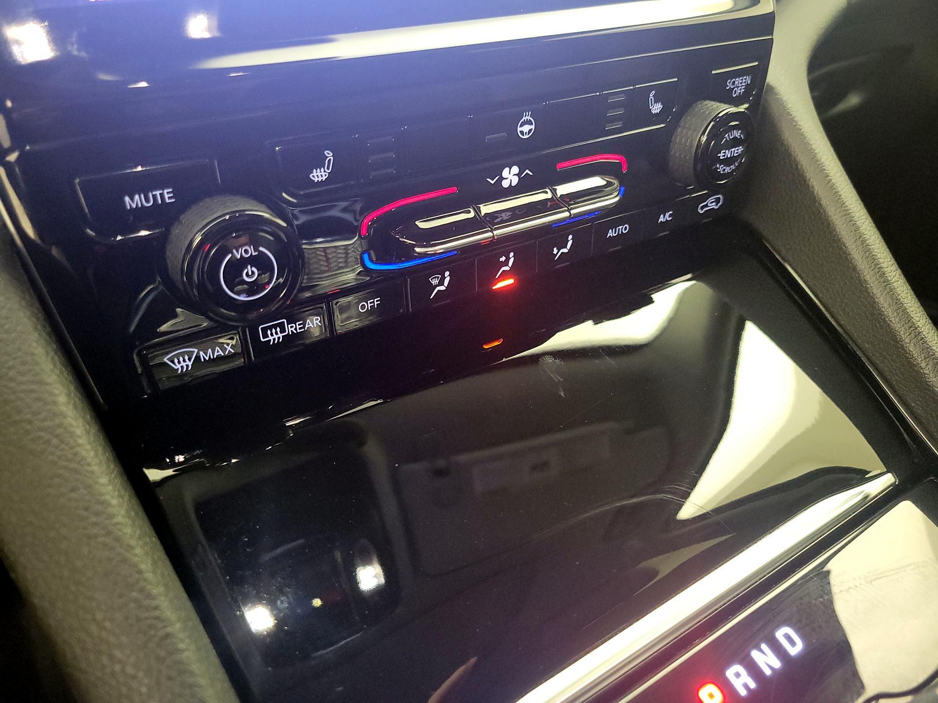 Thumbnail: 2022 Jeep Grand Cherokee - 16