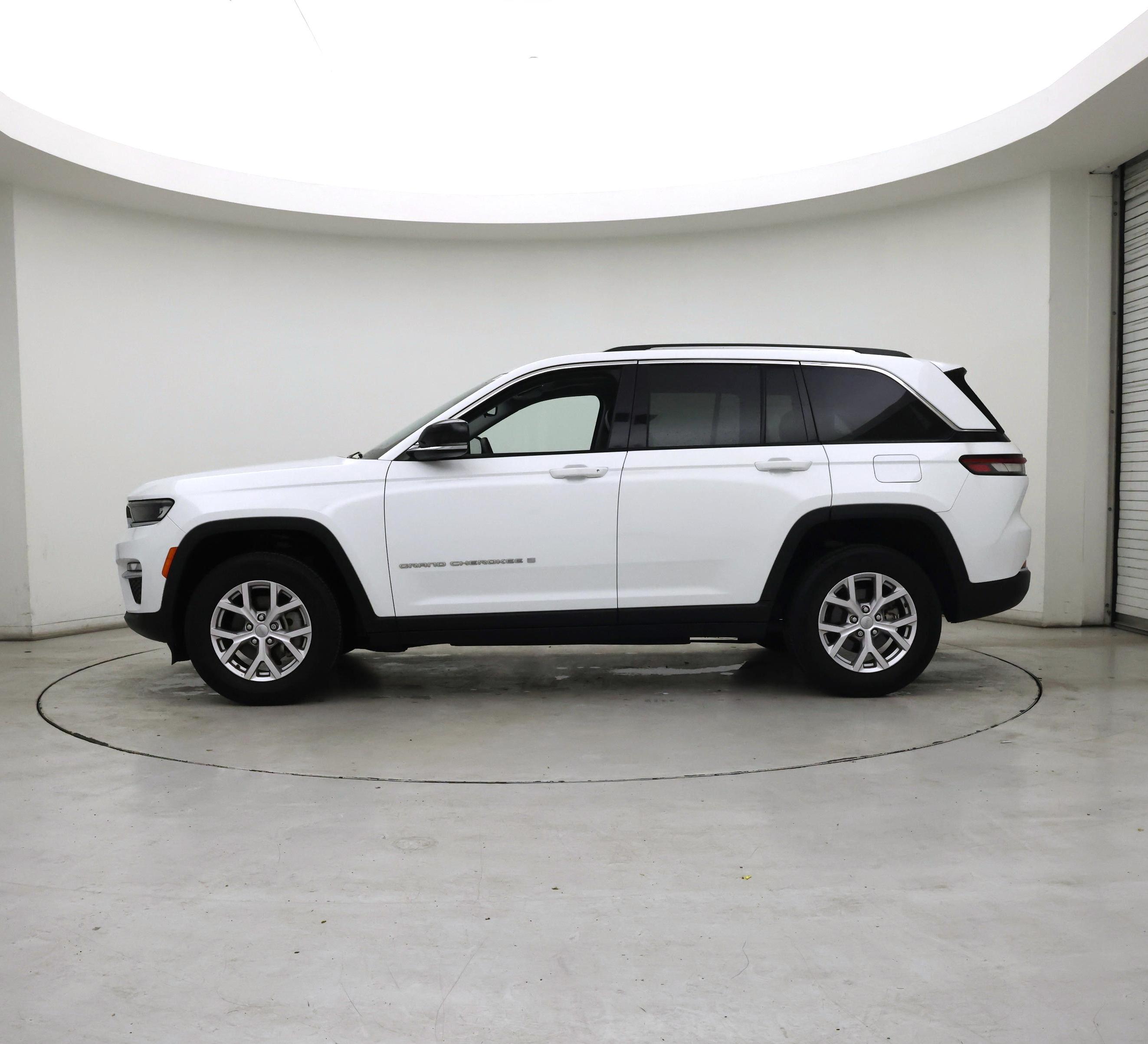 Thumbnail: 2022 Jeep Grand Cherokee - 3