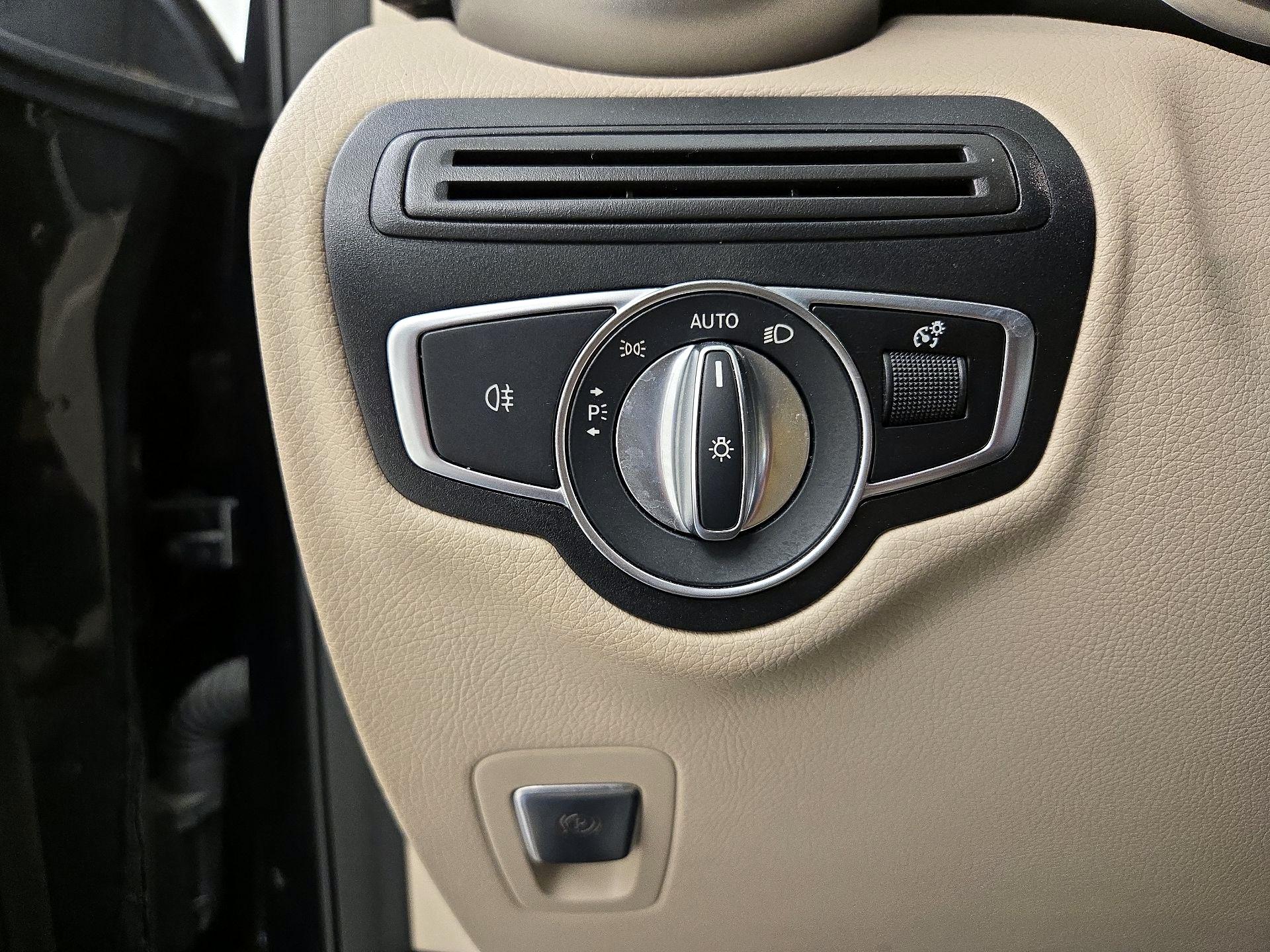 Thumbnail: 2022 Mercedes-Benz GLC - 13